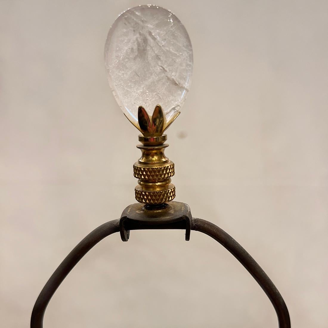 Paire de lampes italiennes en verre soufflé de Murano datant des années 1950.

Mesures :
Hauteur du corps : 15.25
Hauteur du reste de l'abat-jour : 25.25