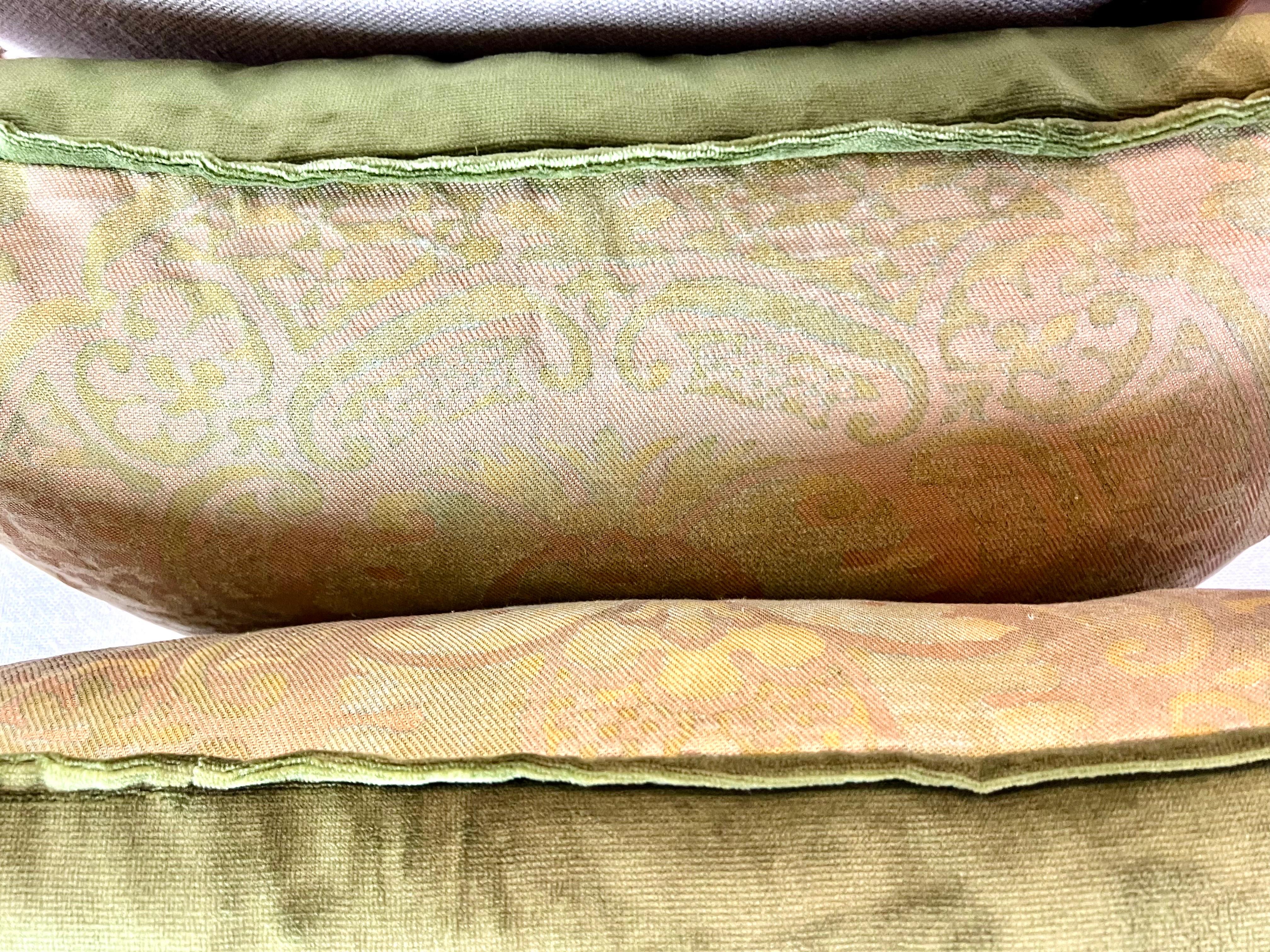 Pair of Green Orsini Patterned Fortuny Pillows w/ Velvet Backs In New Condition In Los Angeles, CA