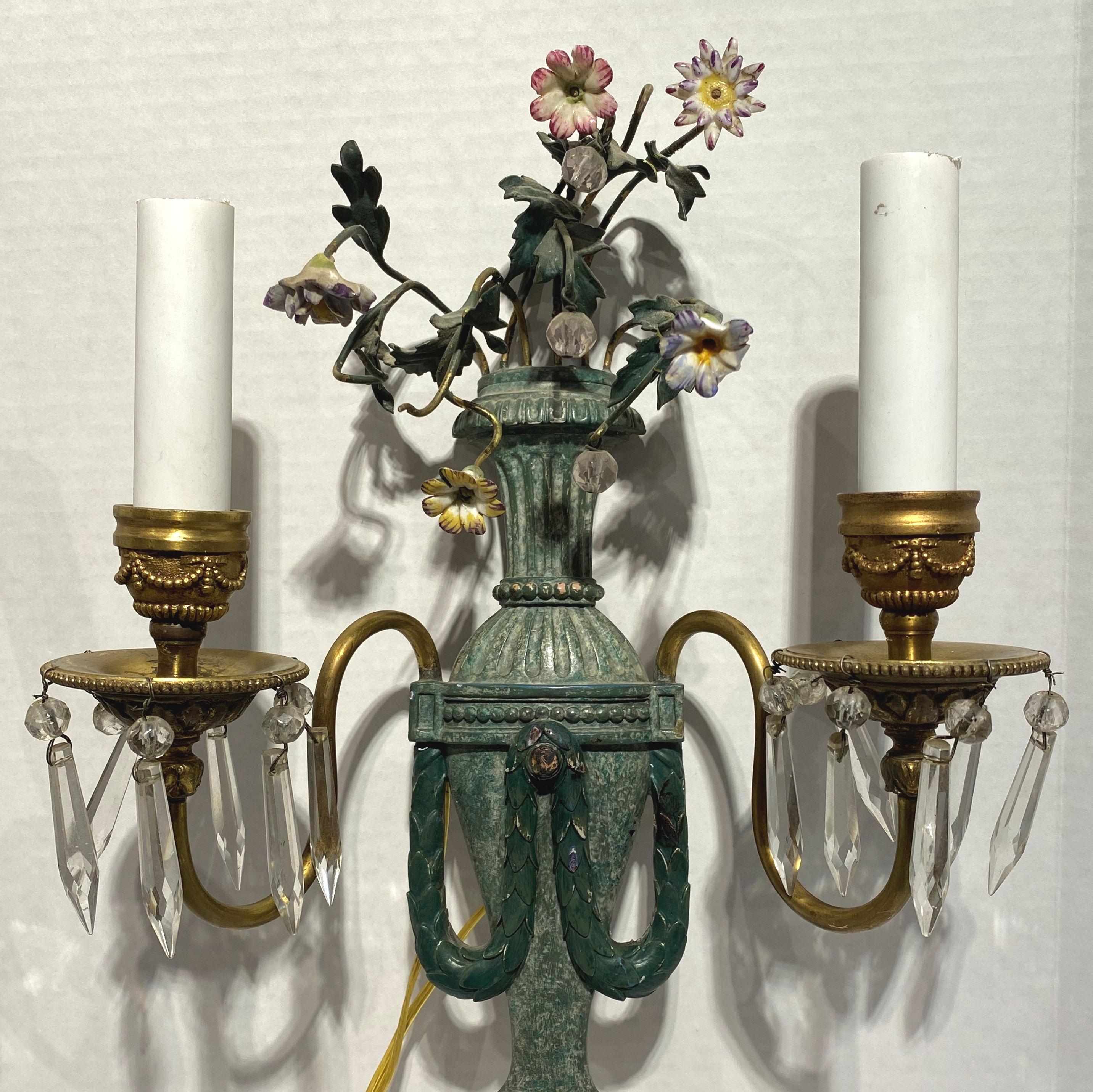 Pair of Green Patina and Gilt Bronze Classical Two-Arm Sconces In Excellent Condition For Sale In New York, NY