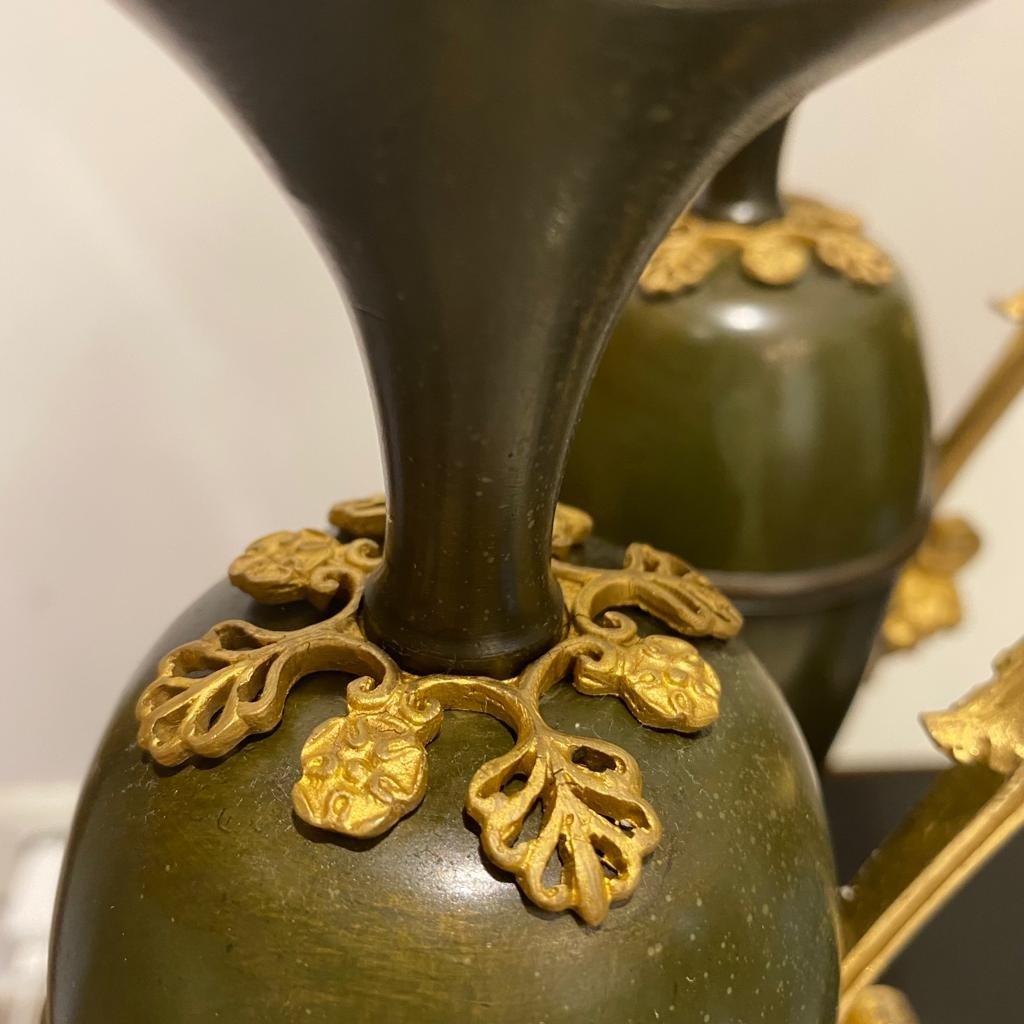 Pair Of Green Patina And Gilt Bronze Ewers, First Empire, Attributed To Ravrio For Sale 2