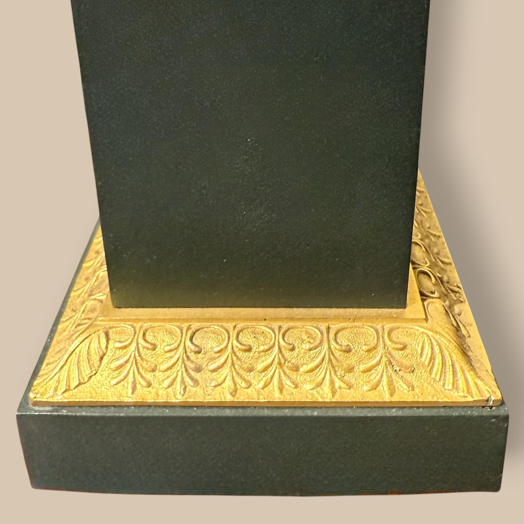 Coppia di tazze in bronzo dorato e patinato verde, Impero, circa 1810 in vendita 4