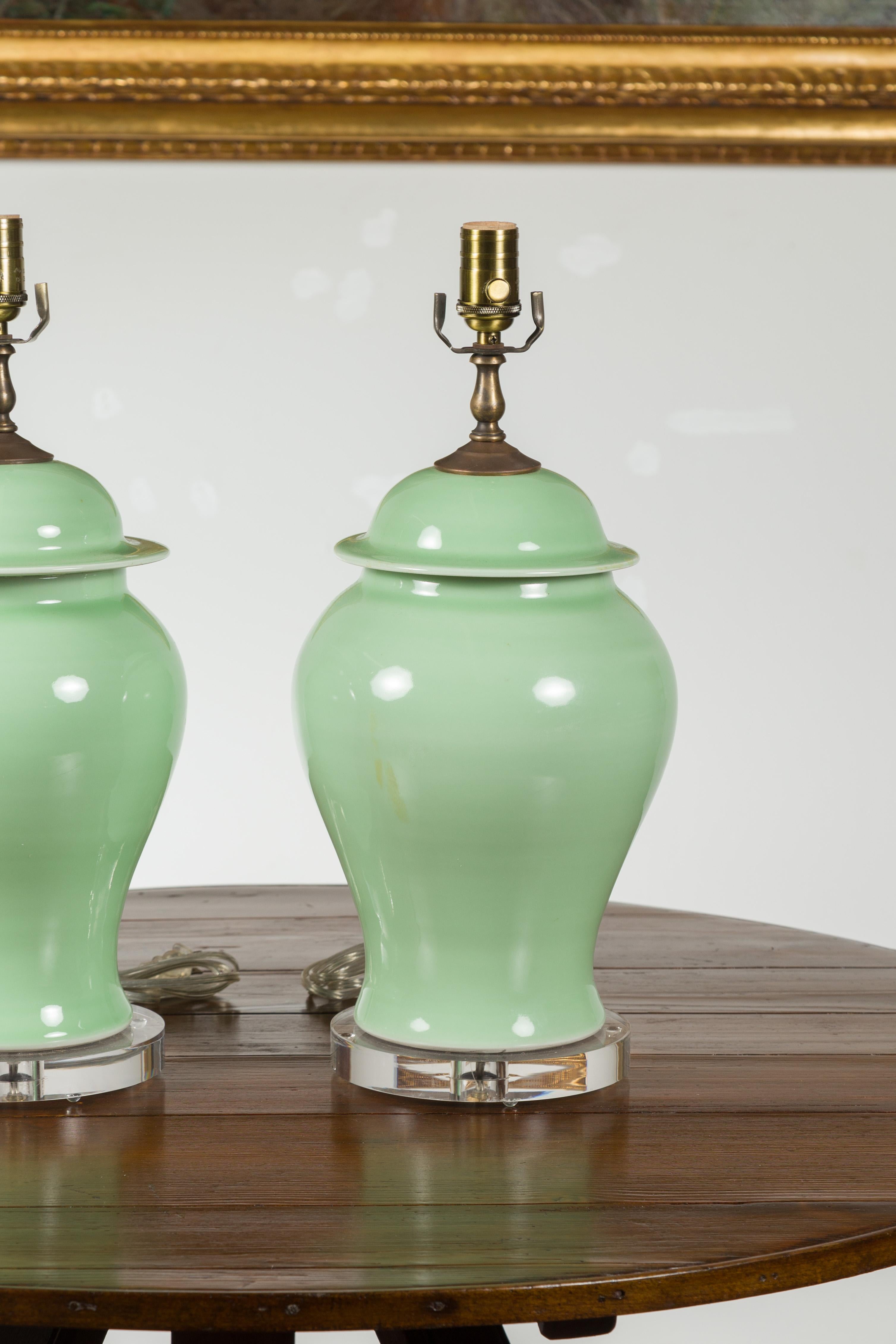 Pair of Green Porcelain Lidded Jar Table Lamps with Round Lucite Bases, Wired For Sale 2