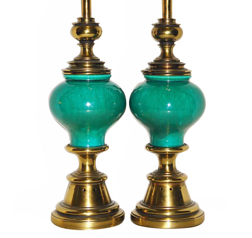 Pair of Green Porcelain Table Lamps In Good Condition For Sale In New York, NY