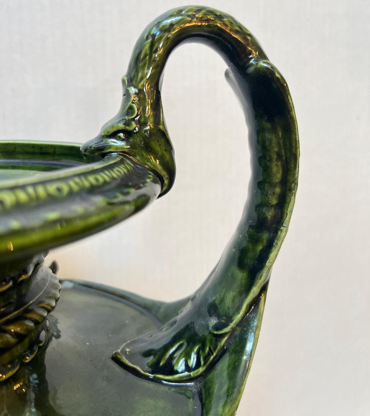 Paar Vasen aus grünem Porzellan im Zustand „Gut“ im Angebot in New York, NY
