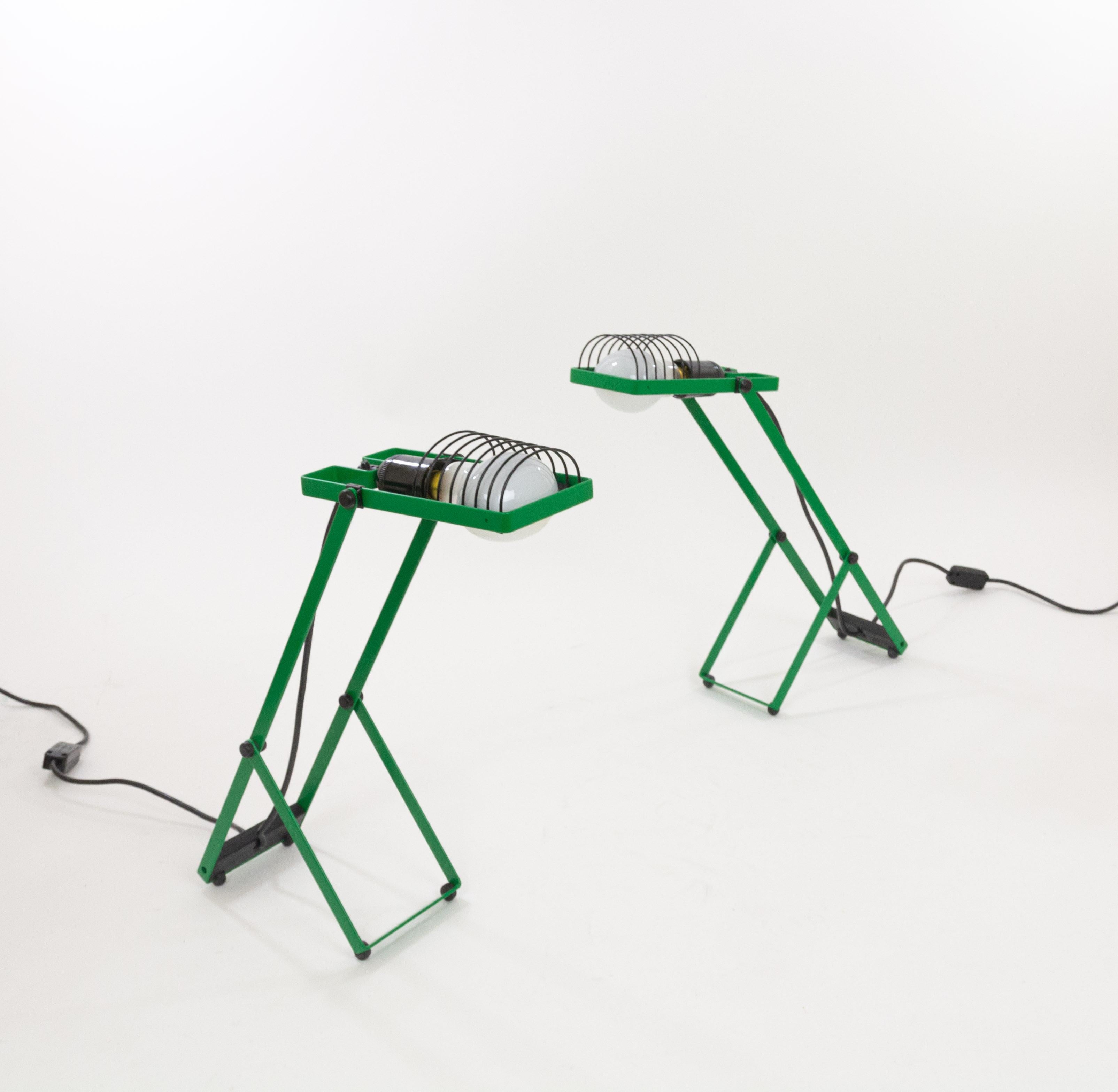 Paar grüne Sintesi-Tischlampen von Ernesto Gismondi für Artemide, 1970er Jahre (Italienisch) im Angebot