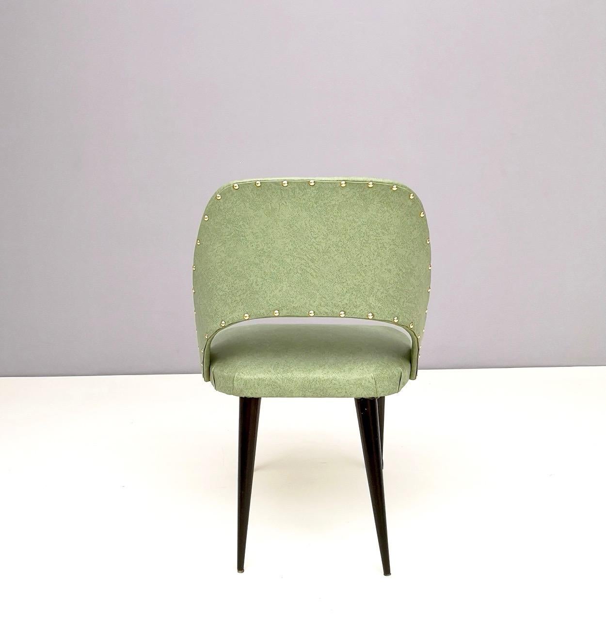 Paire de chaises d'appoint Skai vertes avec pieds en bois ébénisé, Italie en vente 1