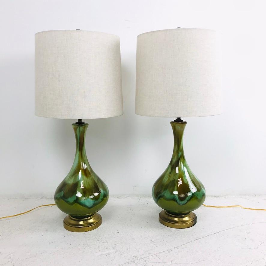 Pair of Green Teardrop Porcelain Lamps In Good Condition In Dallas, TX