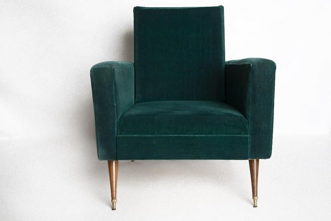 This couple of green velvet armchairs is a mid-20th century design furniture, made in Italy.

The Minimalist design is enhanced by an elegant green velvet, framed by wood and brass. 

Dimensions: cm 80 x 80 x 80.

In very good