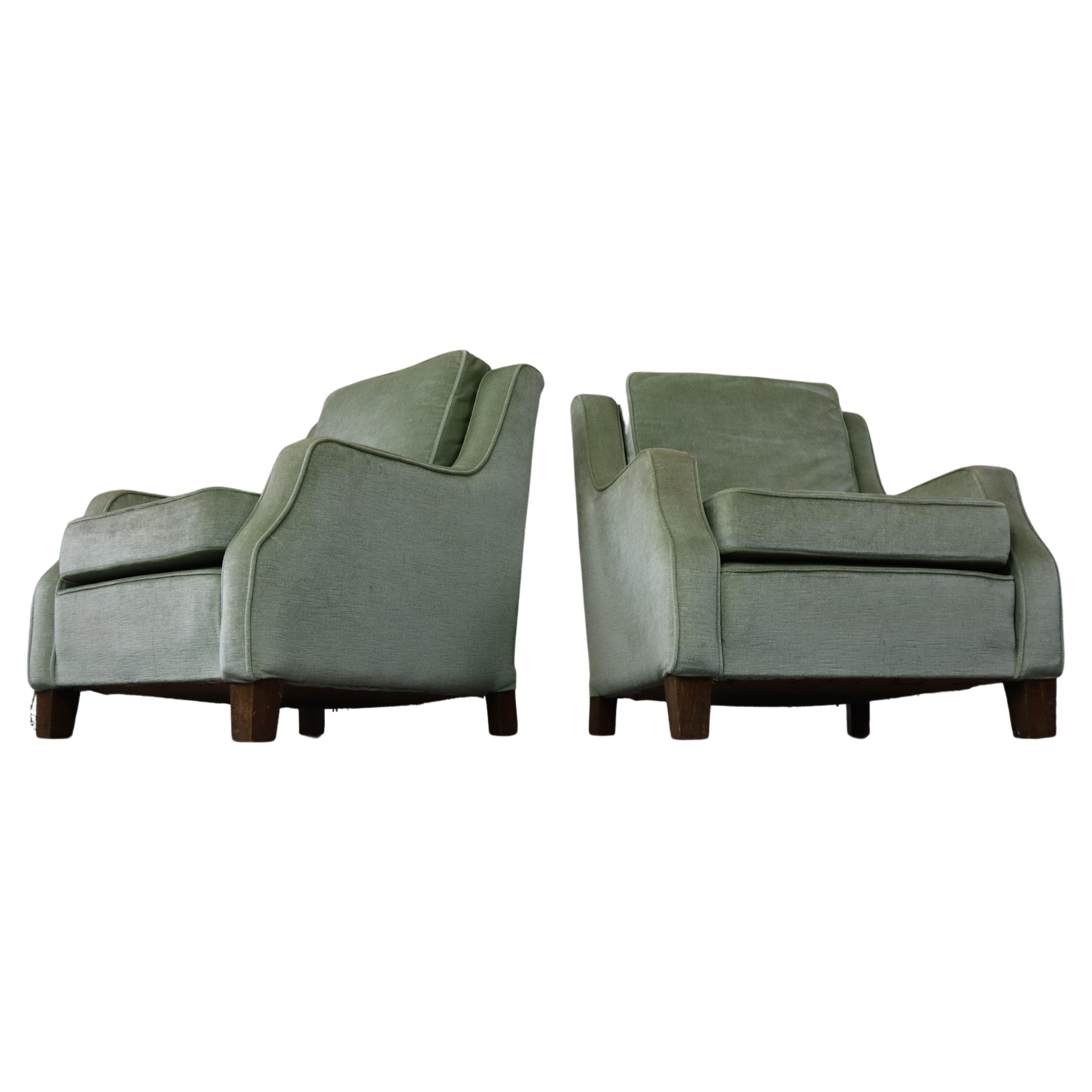 Ein Paar modernistische Art-Déco-Sessel aus grünem Samt, 1940er Jahre