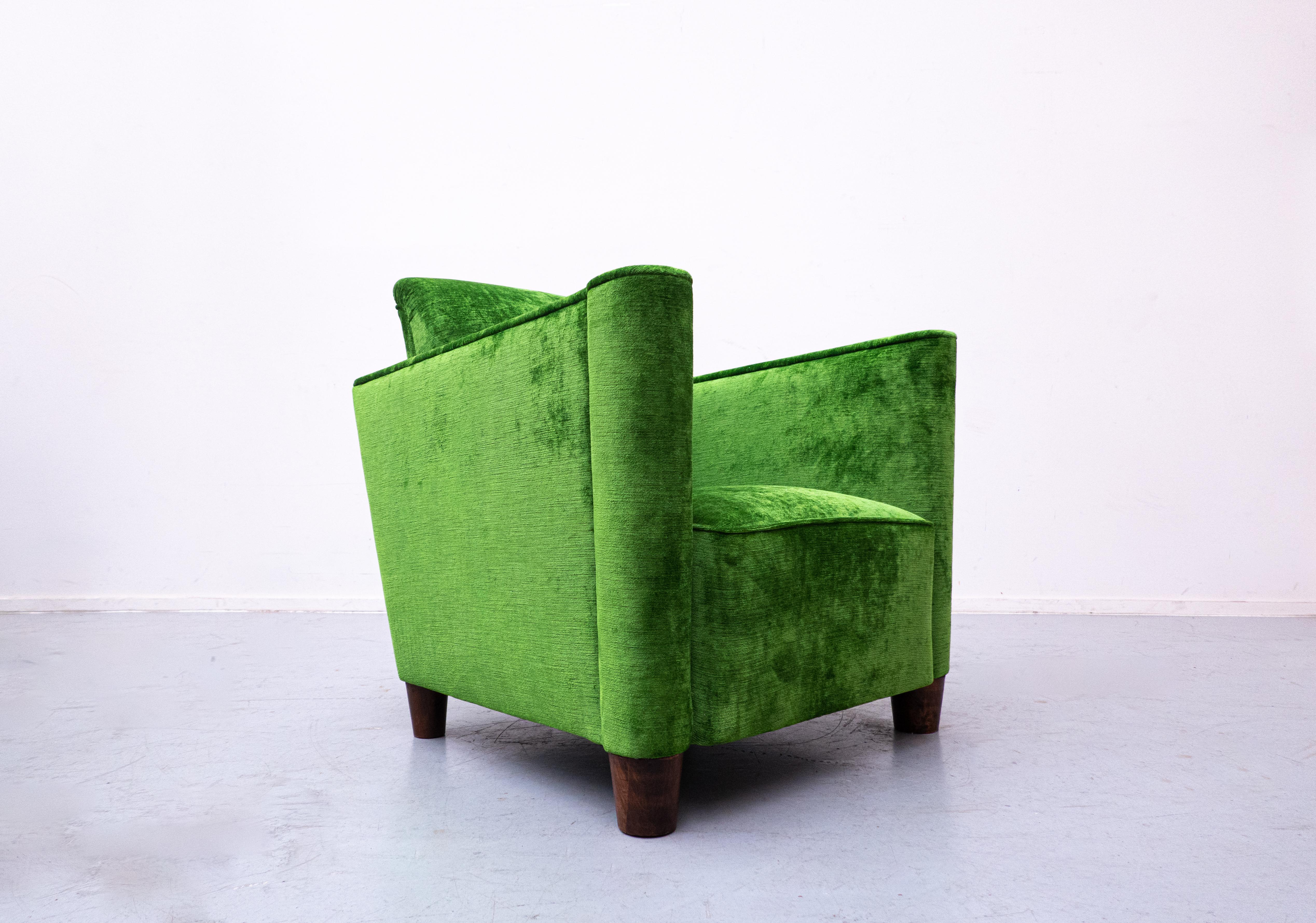 Pair of Green Velvet Club Armchairs, 1940s In Good Condition In Brussels, BE