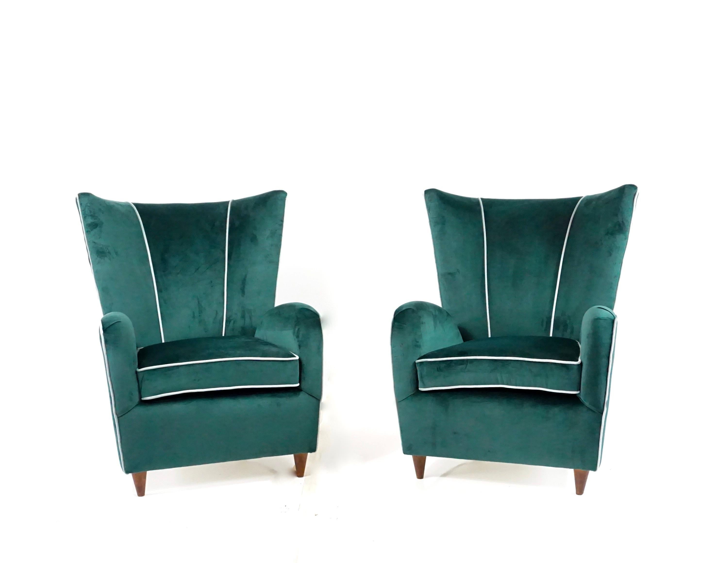 pair of rare green wing back armchairs by Paolo Buffa circa 1959
directly from the original forniture of the Hotel Bristol, Merano

re-upholstery in green velvet and mint velvet  cord
wood feet
very good condition

Measures: 72 x 7o cm ; height 92