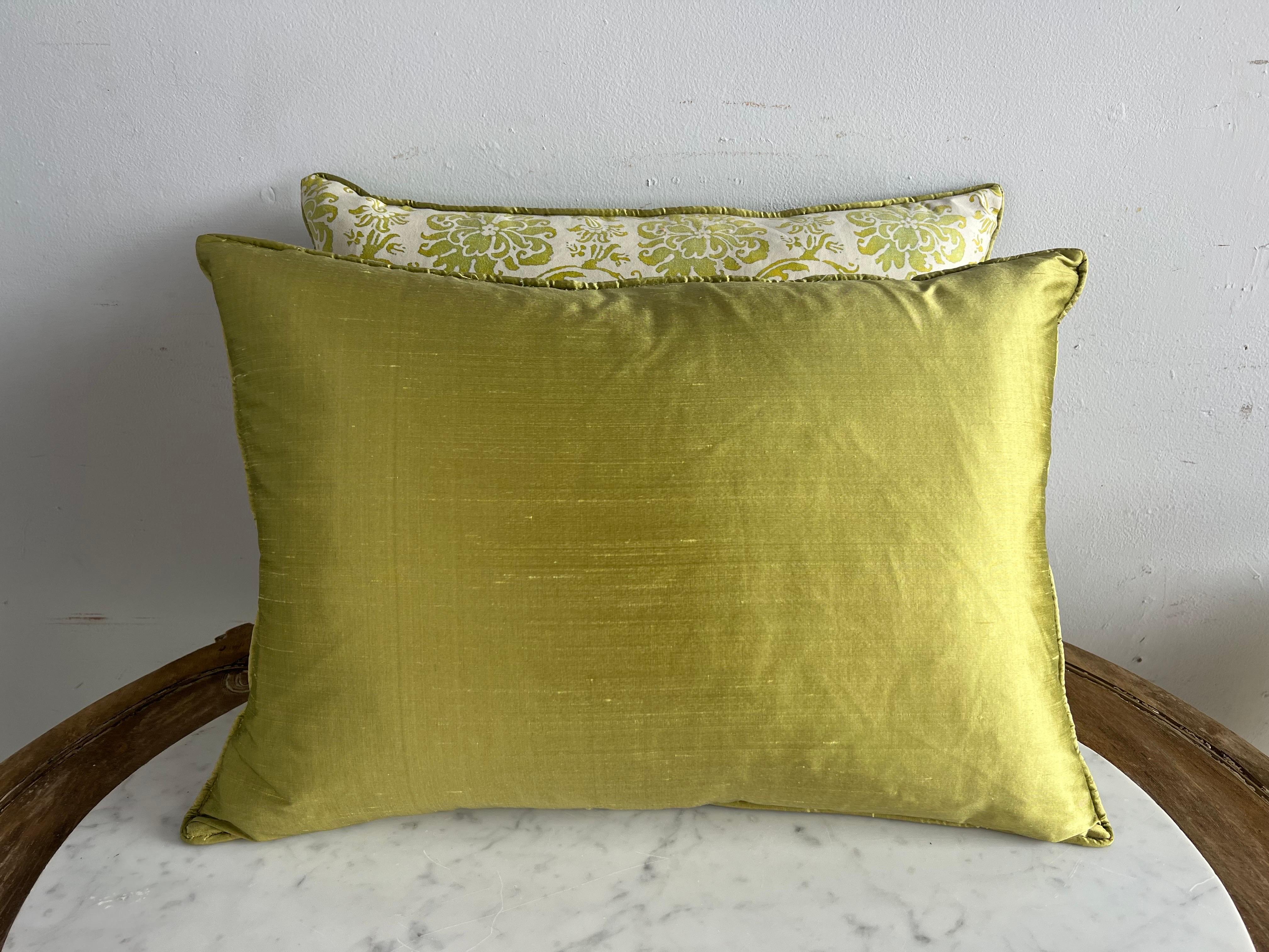 20th Century Pair of Green & White Fortuny Textile Pillows For Sale