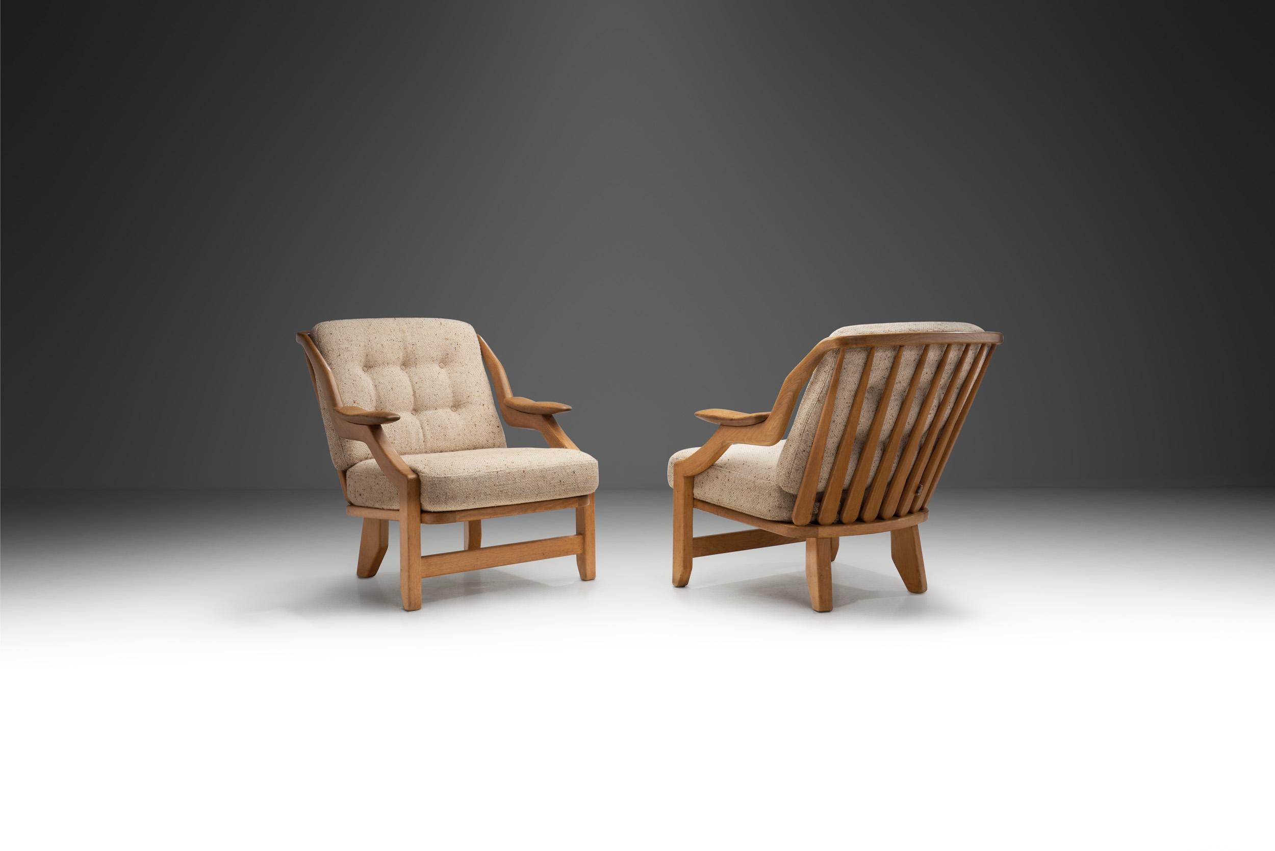 Cette paire de chaises longues 