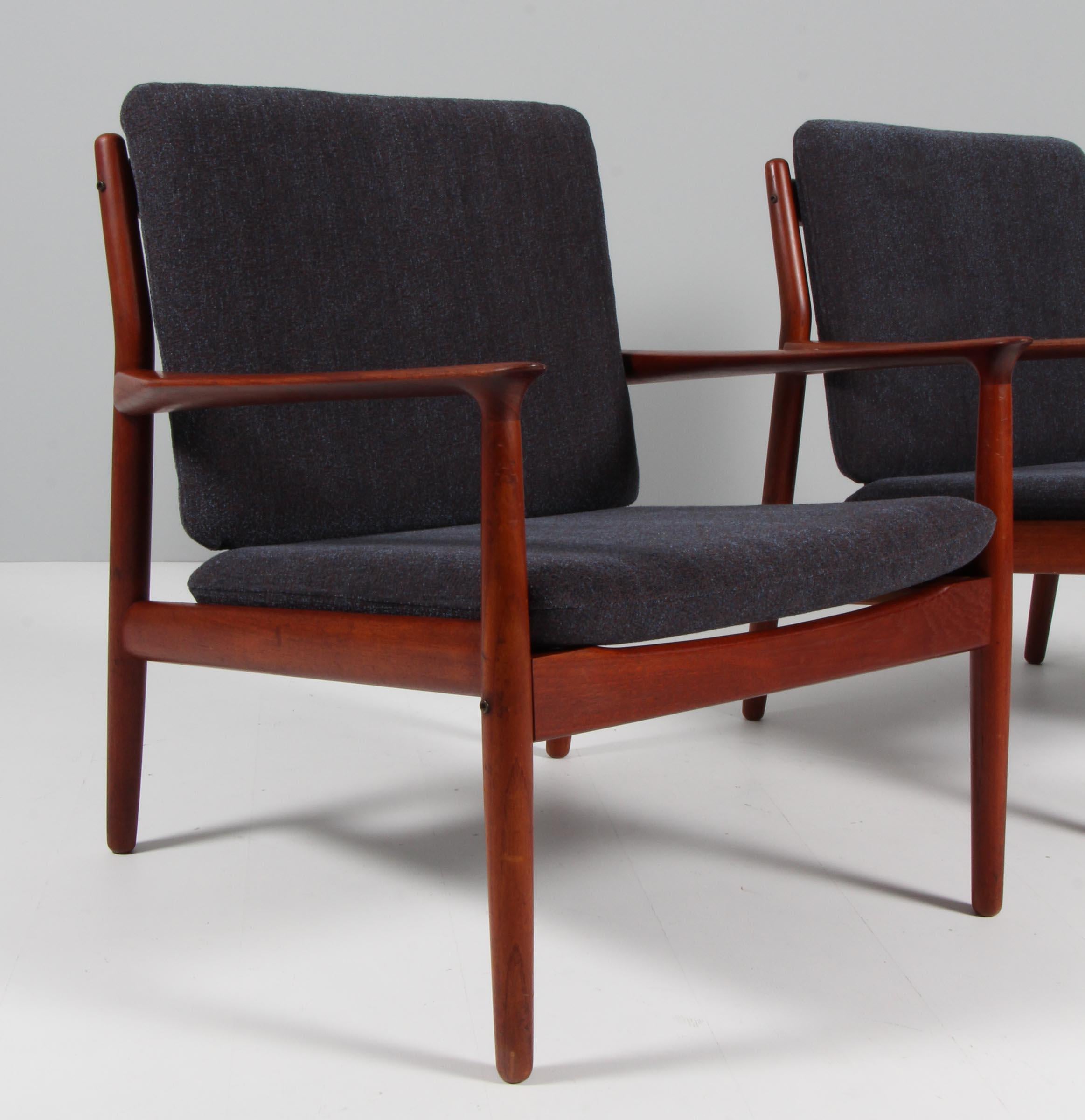 Scandinavian Modern Pair of Grete Jalk Lounge Chairs with Frame of Teak, Textured Fabric