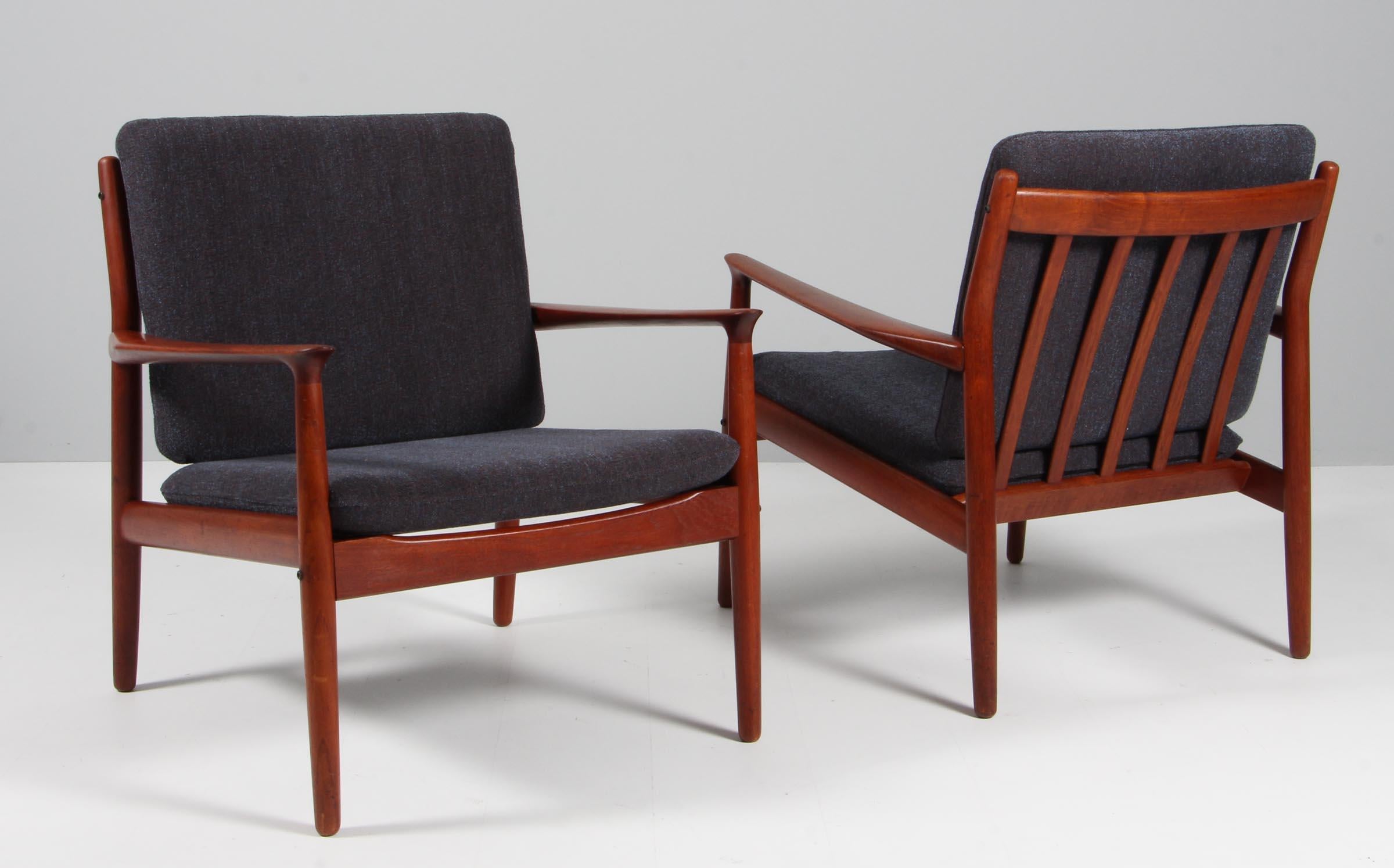 Pair of Grete Jalk Lounge Chairs with Frame of Teak, Textured Fabric 1