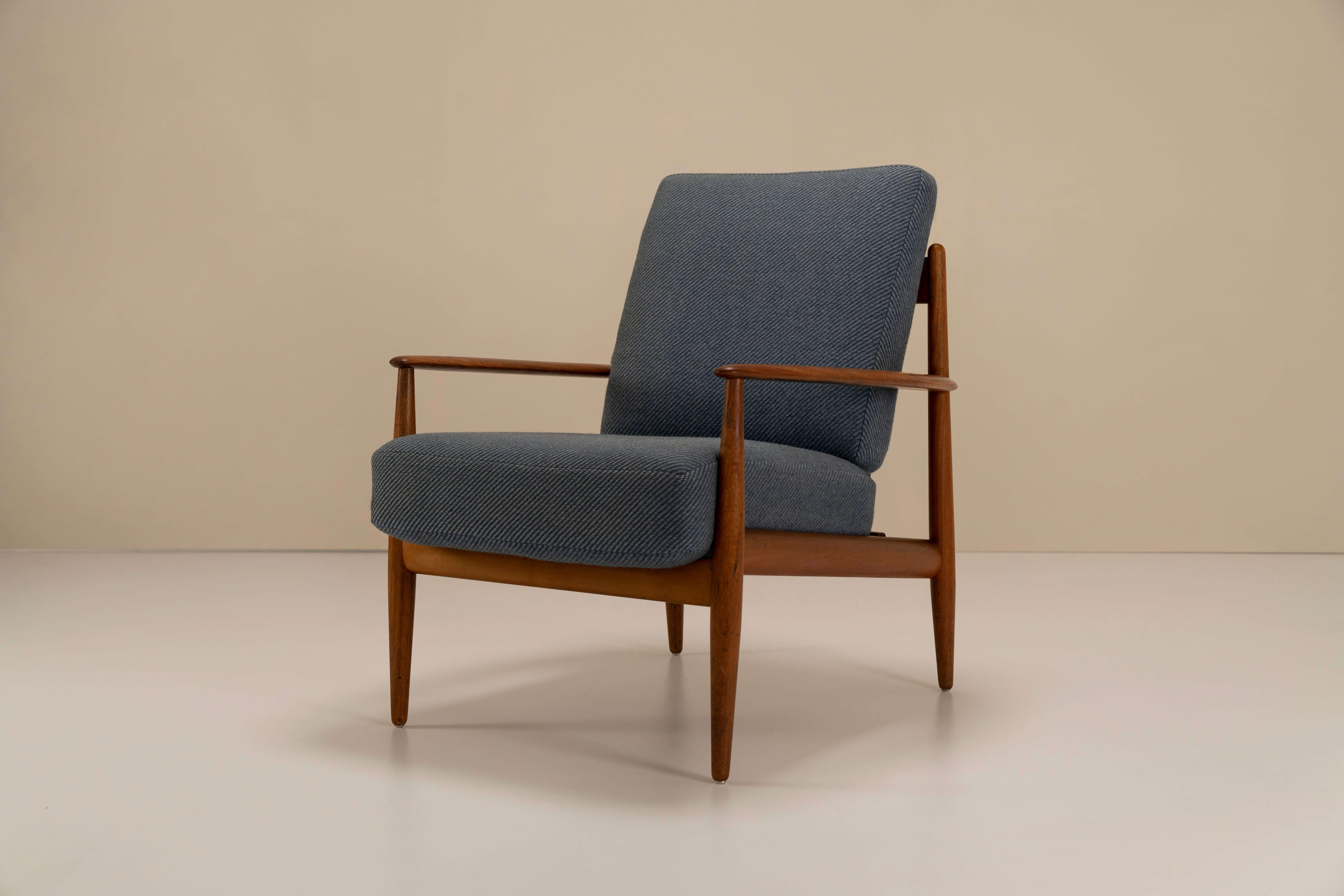 Pair of Grete Jalk Model 118 armchairs in Teak for France & Daverkosen, 1950s For Sale 1