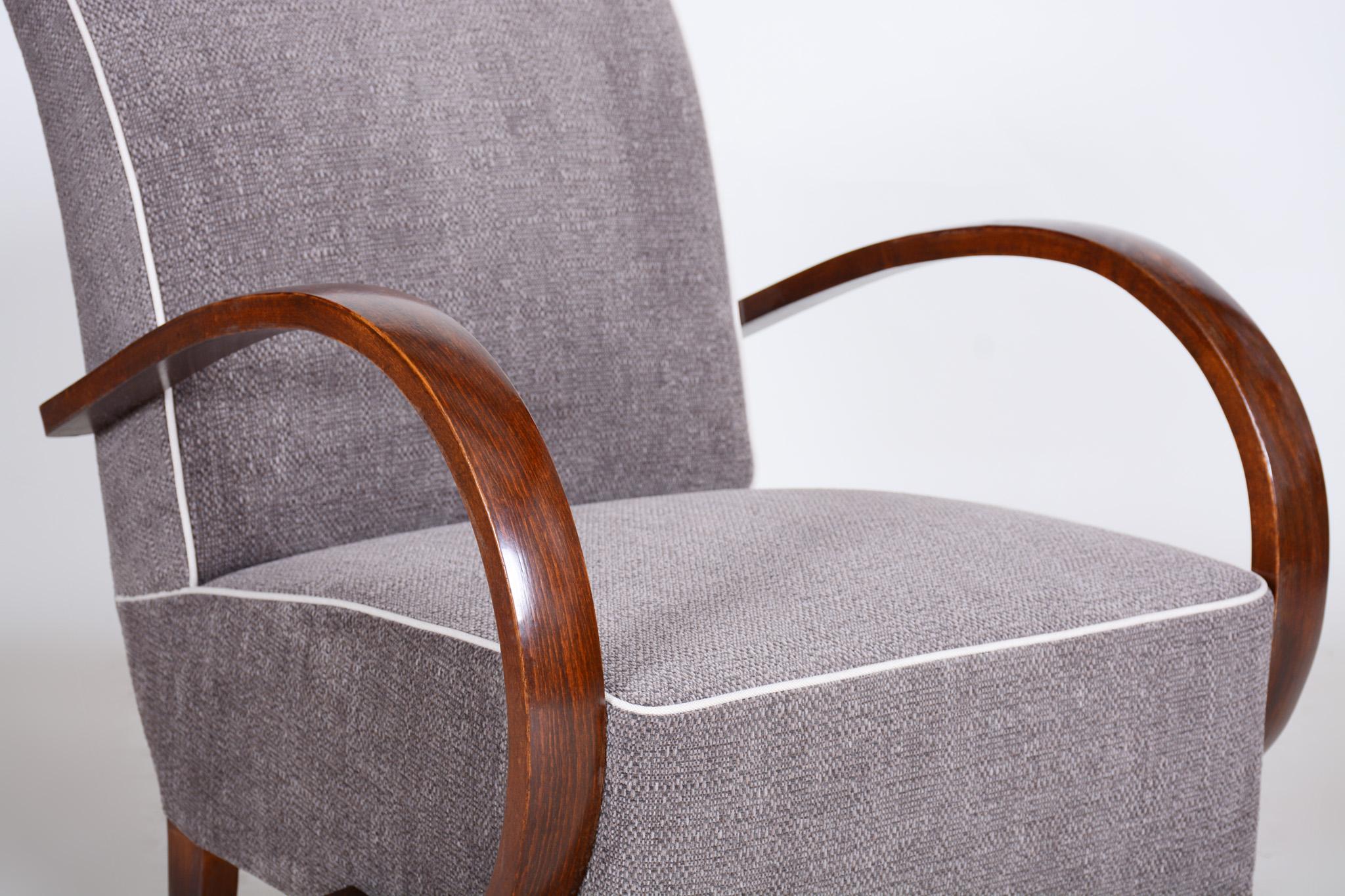 Paire de fauteuils Art déco gris fabriqués dans les années 1930, entièrement remis à neuf en hêtre en vente 3