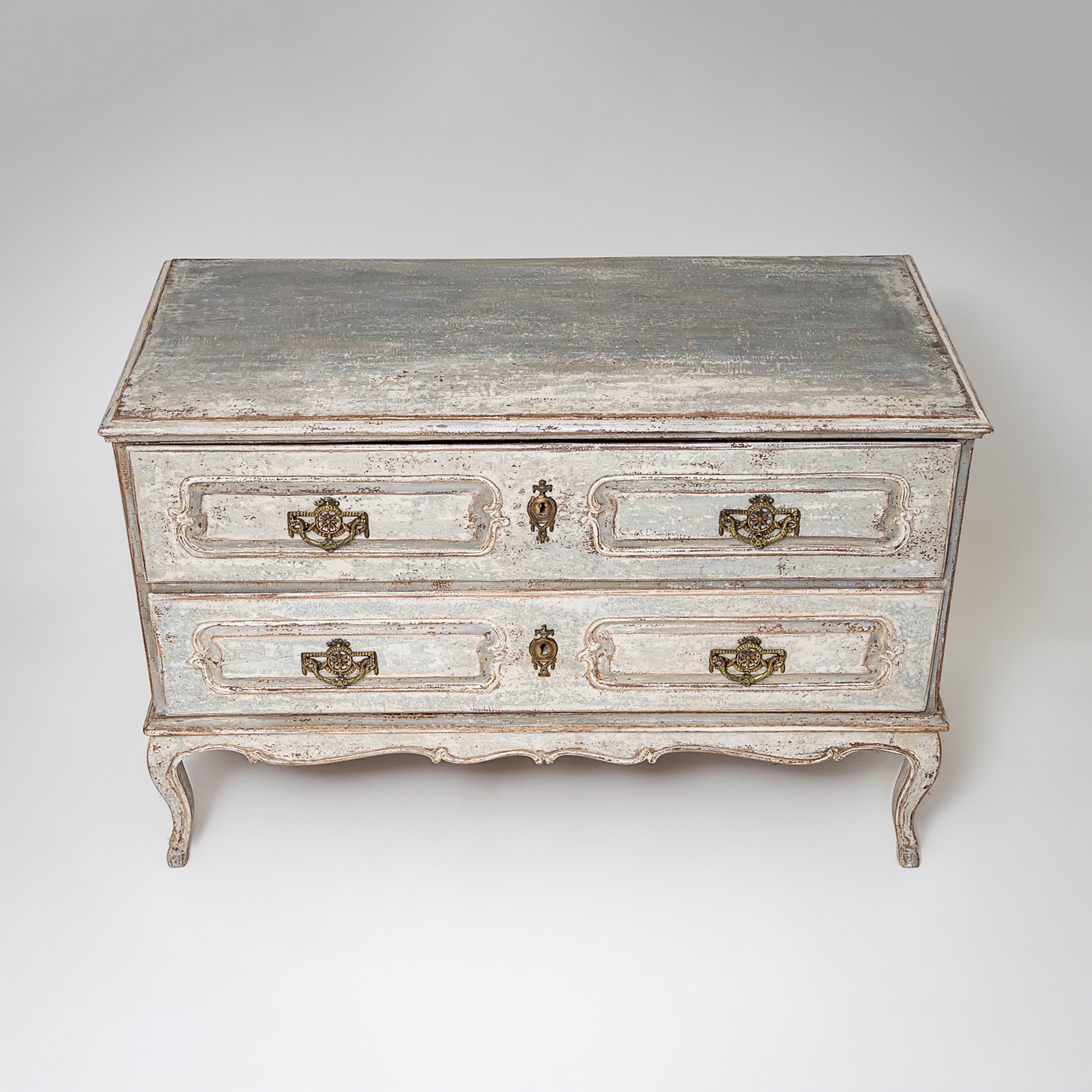 Paar graue Barockkommoden, um 1780 im Angebot 1