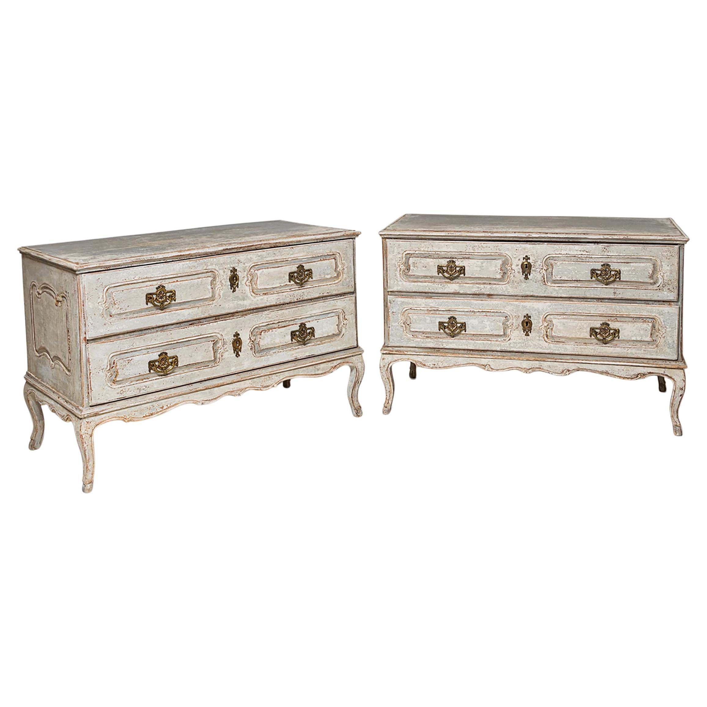 Paar graue Barockkommoden, um 1780 im Angebot