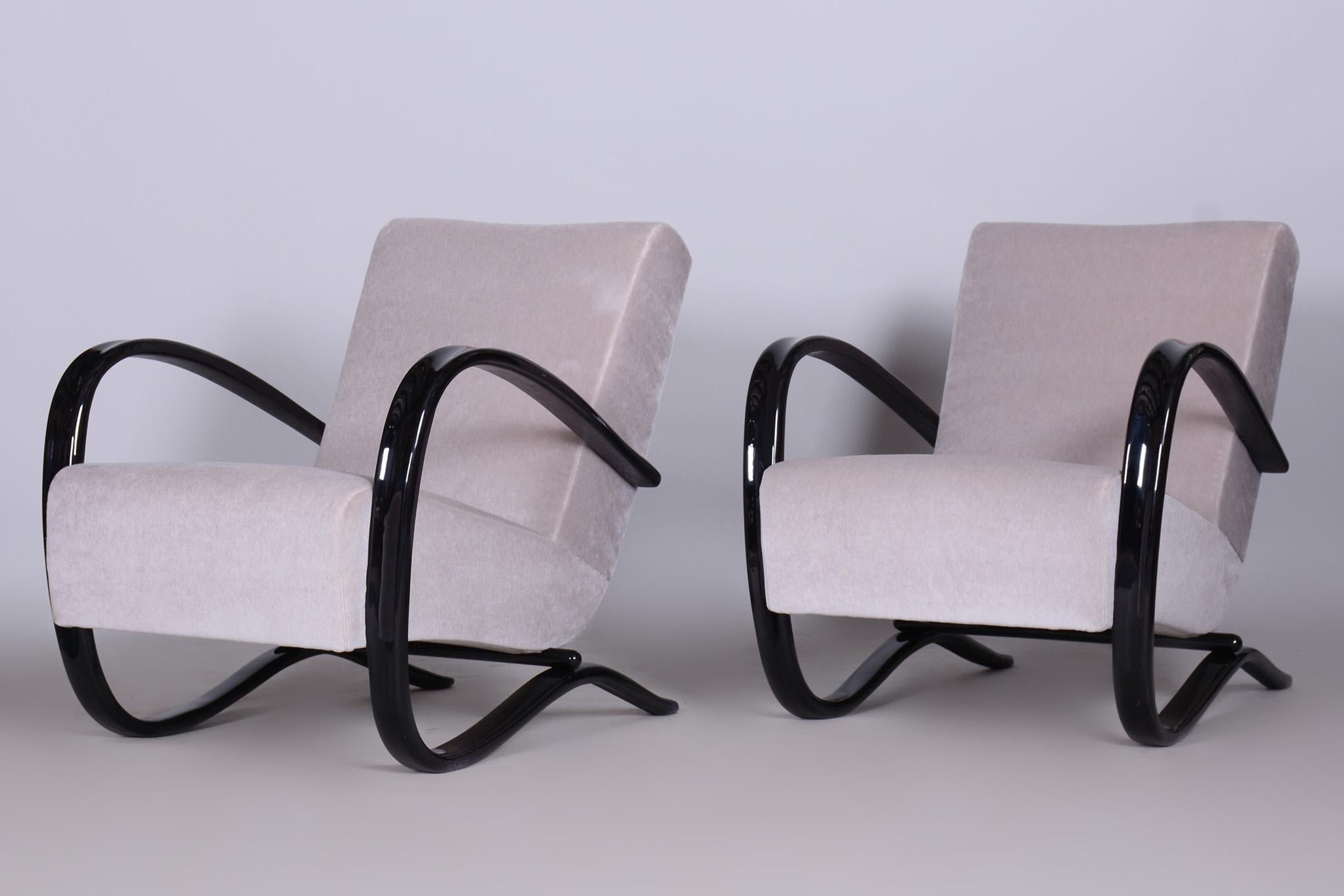 Pair of grey H-269 Armchairs designed by Jindrich Halabala for UP Zavody, 1930s In Good Condition For Sale In Horomerice, CZ