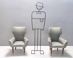 Pareja de Sillas de Salón Grises Satinadas con Estructura de Nogal y Pies de Latón, Italia