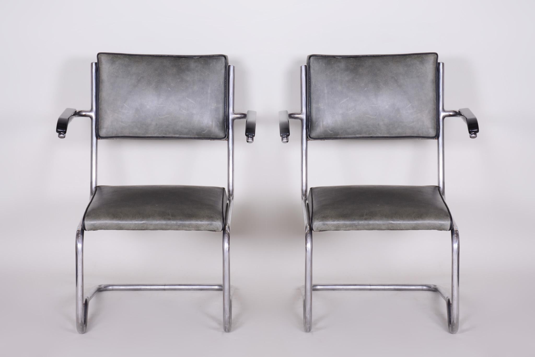 Bauhaus Art Deco armchair
Completely restored, new professional upholstery with high quality leather
Material: Chrome, Leather
Source: Czech (Czechoslovakia)
Period: 1930-1939.

Designer: Ladislav Žák
Maker: Hynek Gottwald.





 