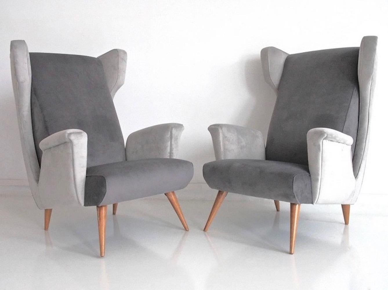 Italian Pair of Grey Velvet Armchairs in the Style of Gio Ponti