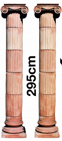 PAR DE COLUMNAS DE TERRACOTTA IÓNICA ROCORADA H 295 CM CON DOS CAPITALES Siglo XXI