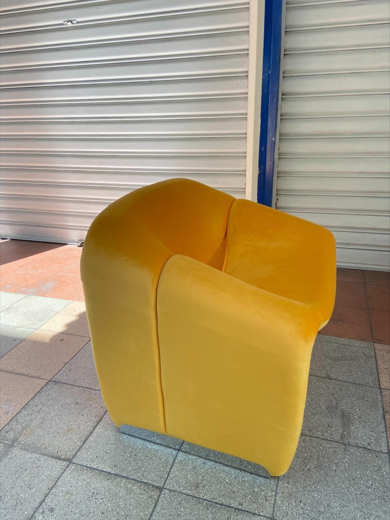 Pair of Armchairs For Sale at 1stDibs