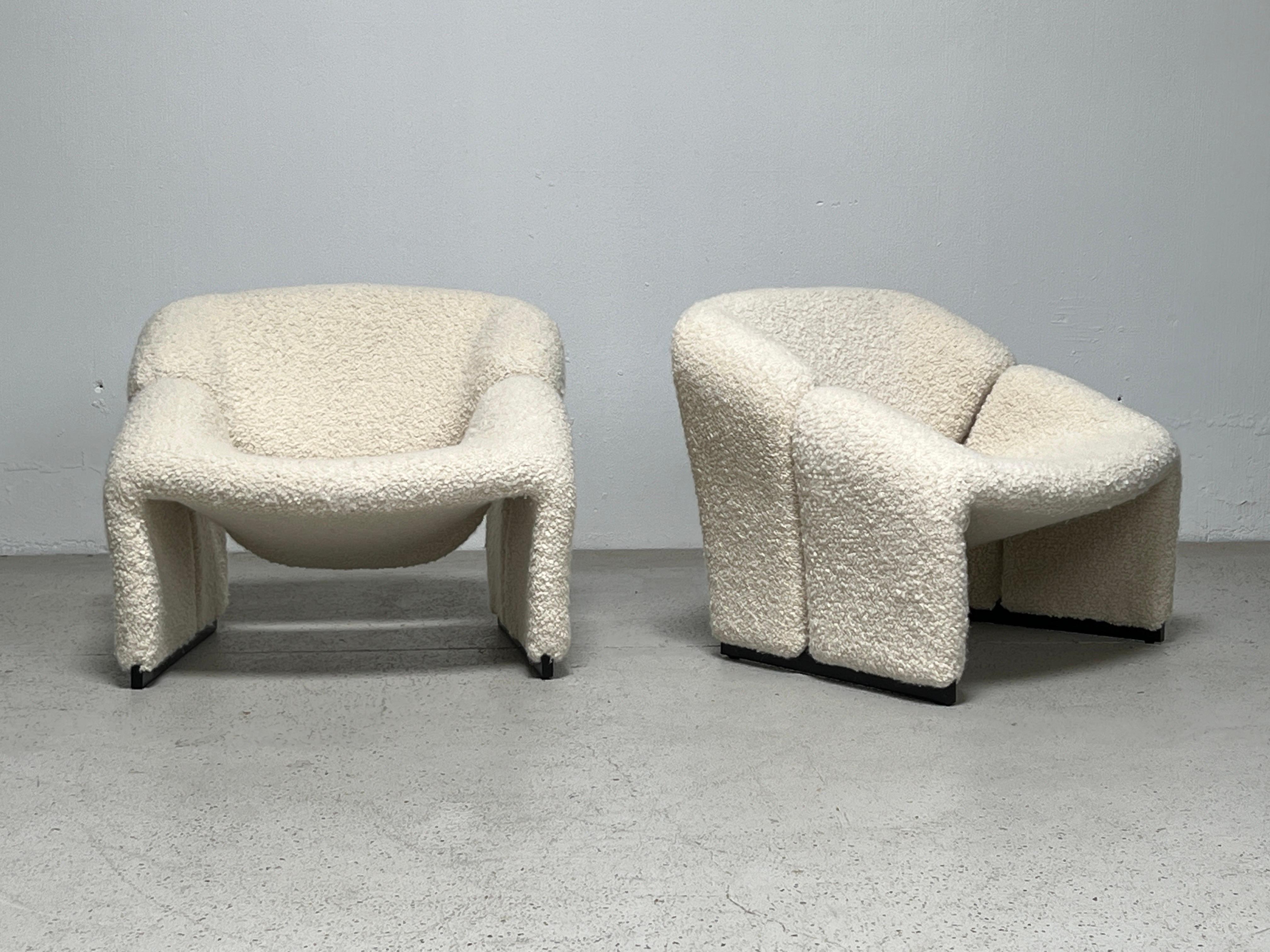 Bouclé Pair of Groovy Chairs by Pierre Paulin for Artifort For Sale