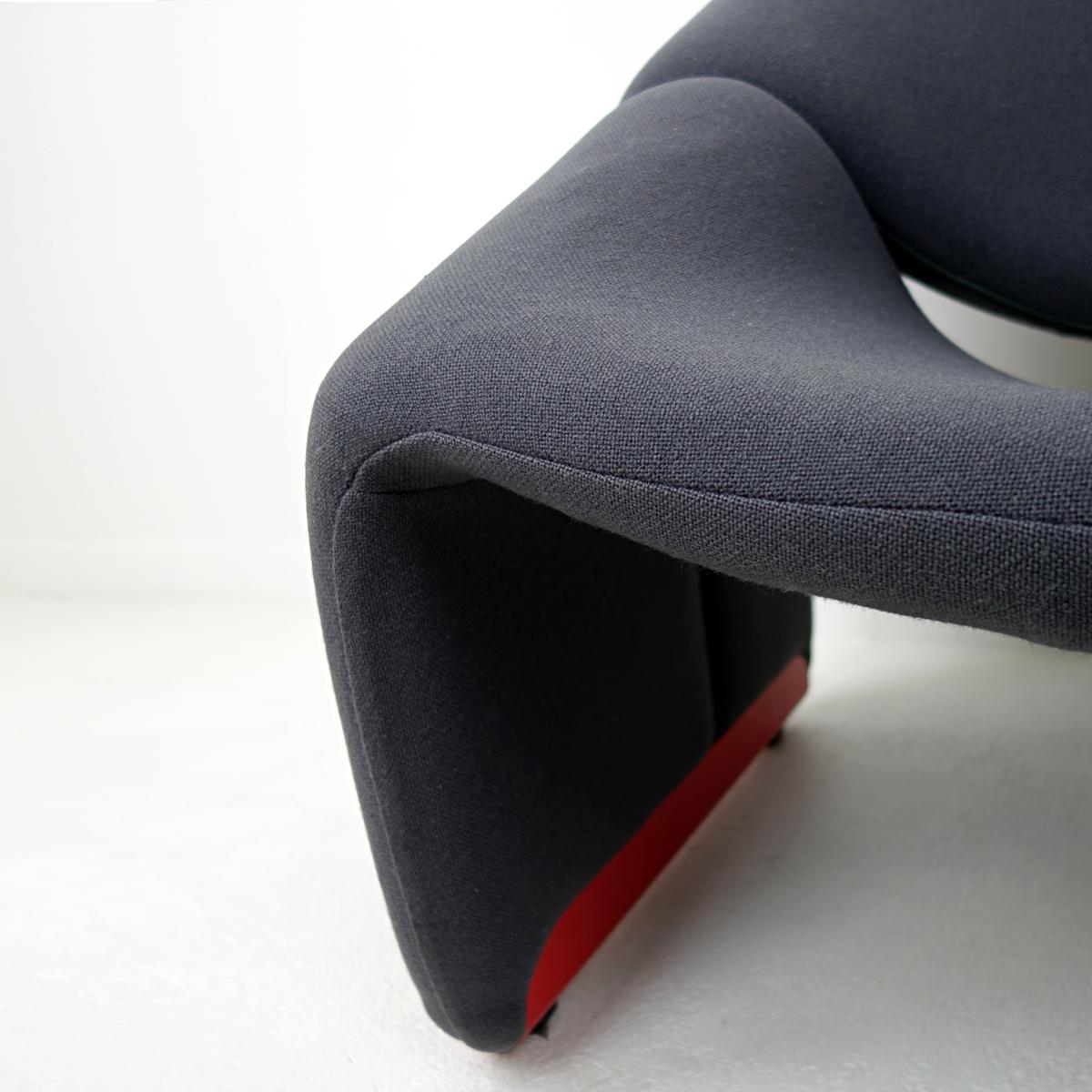 Mid-Century Modern Pair of Groovy Chairs Grey Fabric and Red Feet by Pierre Paulin for Artifort