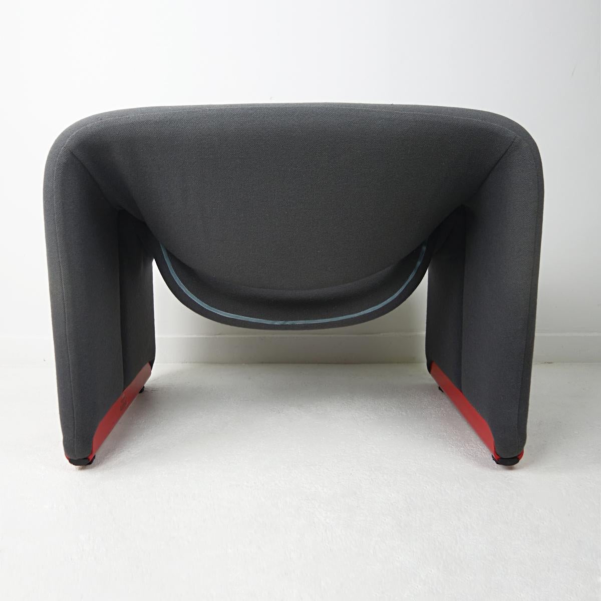 Pair of Groovy Chairs Grey Fabric and Red Feet by Pierre Paulin for Artifort 1
