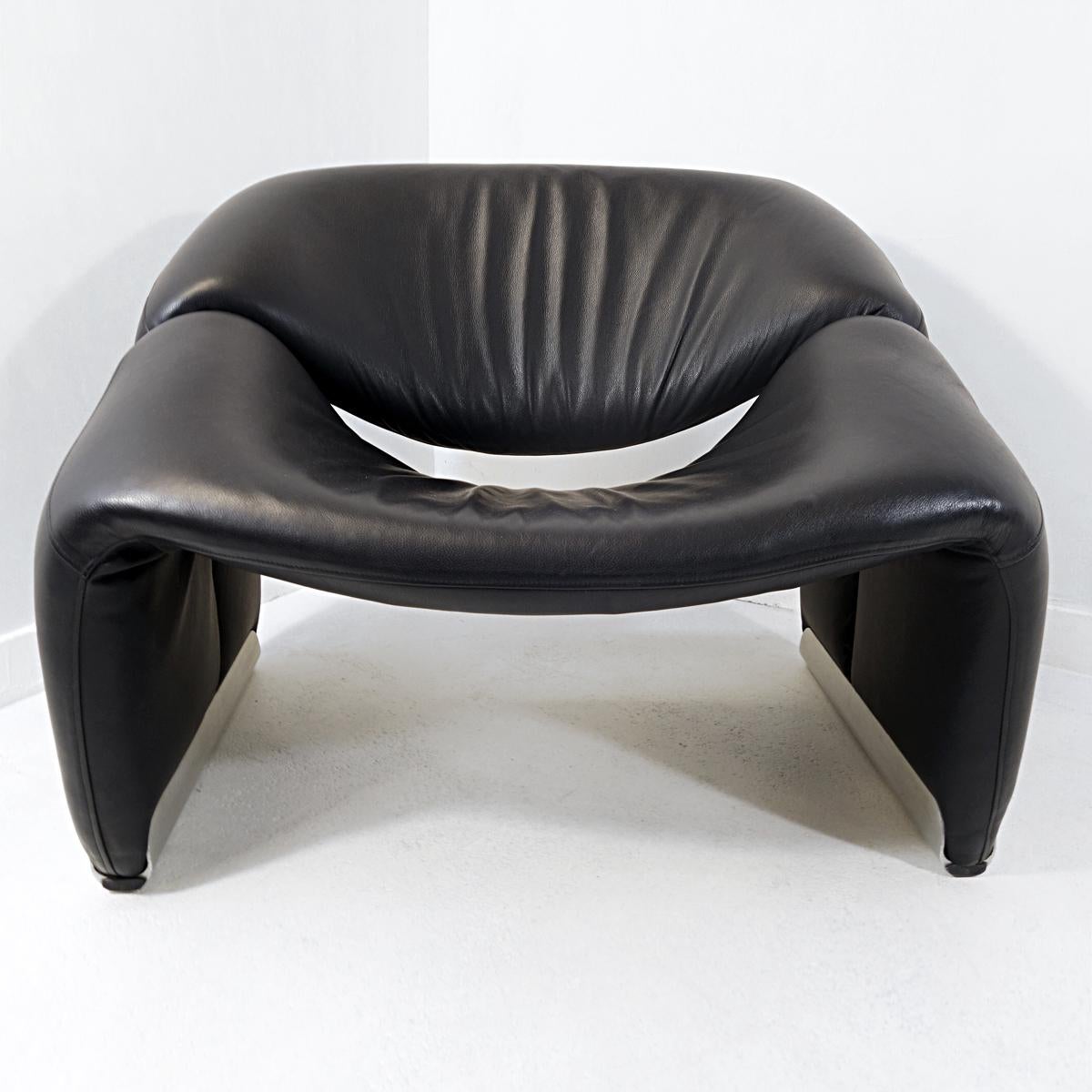 Mid-Century Modern Pair of Groovy Chairs in Black Leather by Pierre Paulin for Artifort