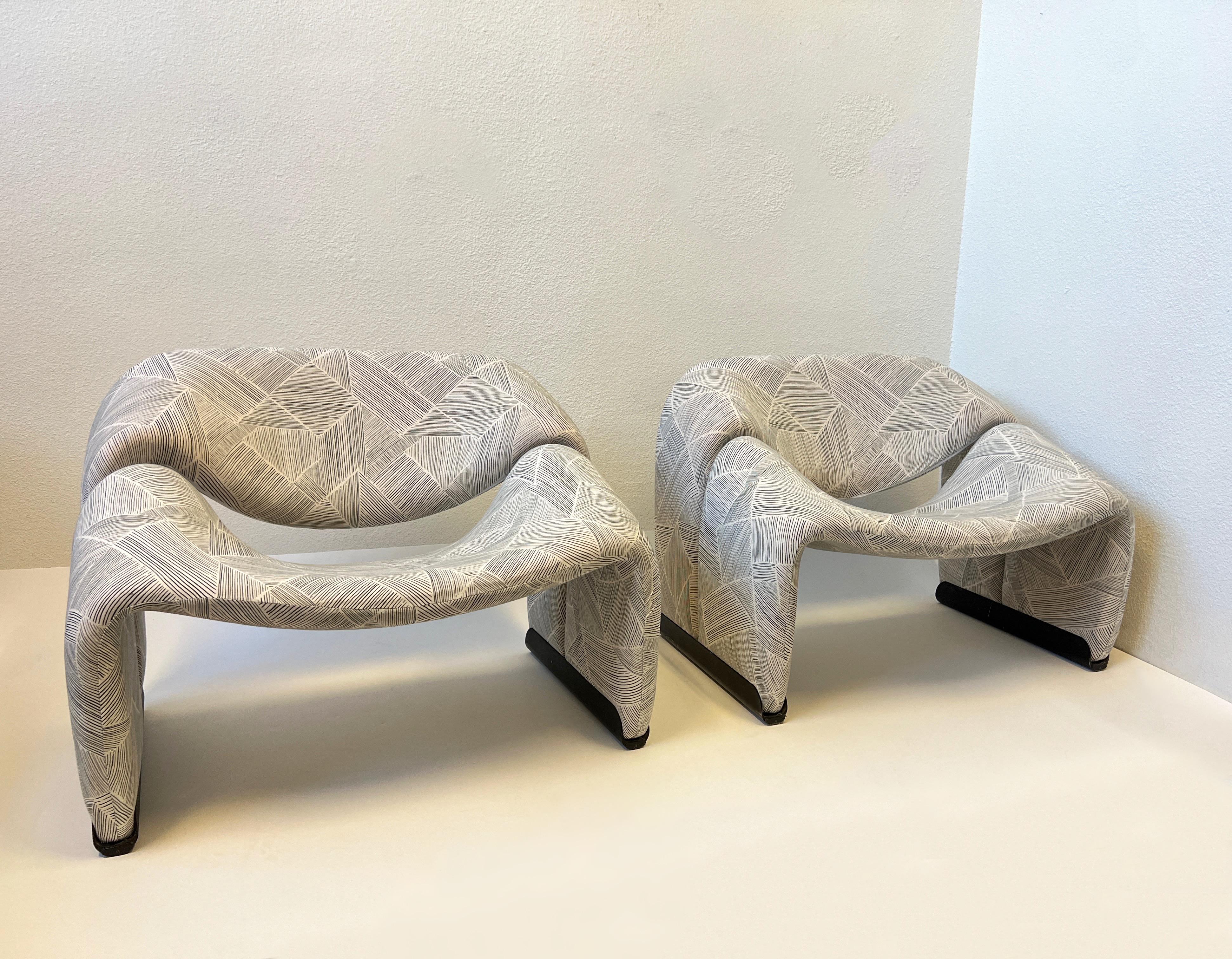 Mid-Century Modern Pair of Groovy Lounge Chairs by Pierre Paulin For Sale