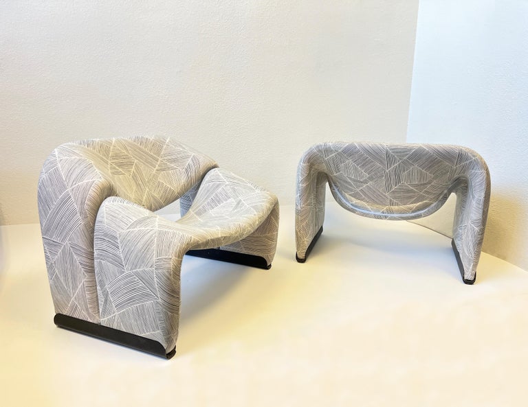 Dutch Pair of Groovy Lounge Chairs by Pierre Paulin For Sale