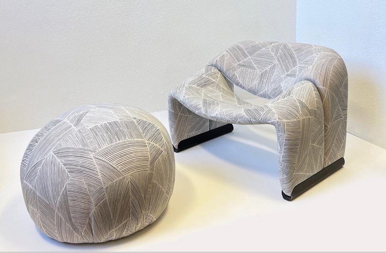 Aluminum Pair of Groovy Lounge Chairs by Pierre Paulin For Sale