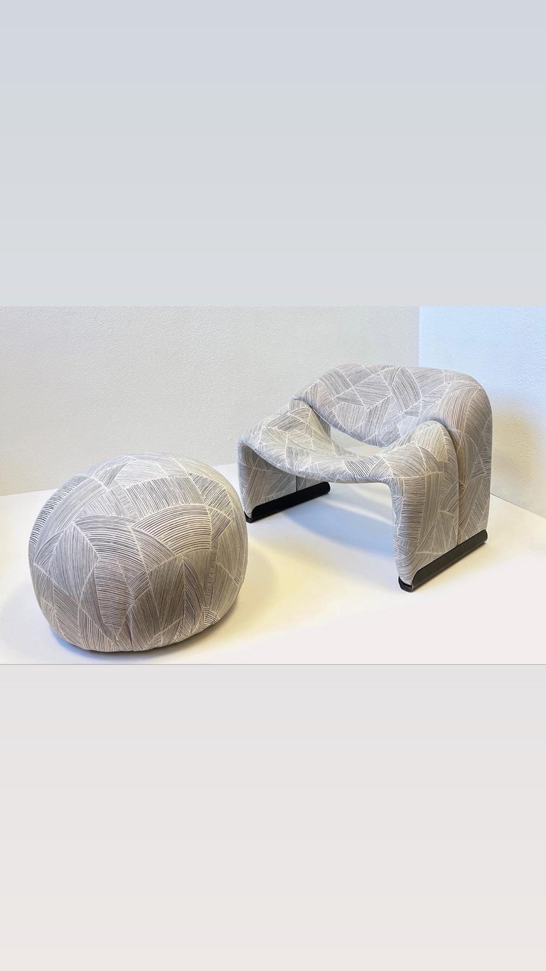 Pair of Groovy Lounge Chairs by Pierre Paulin For Sale 1