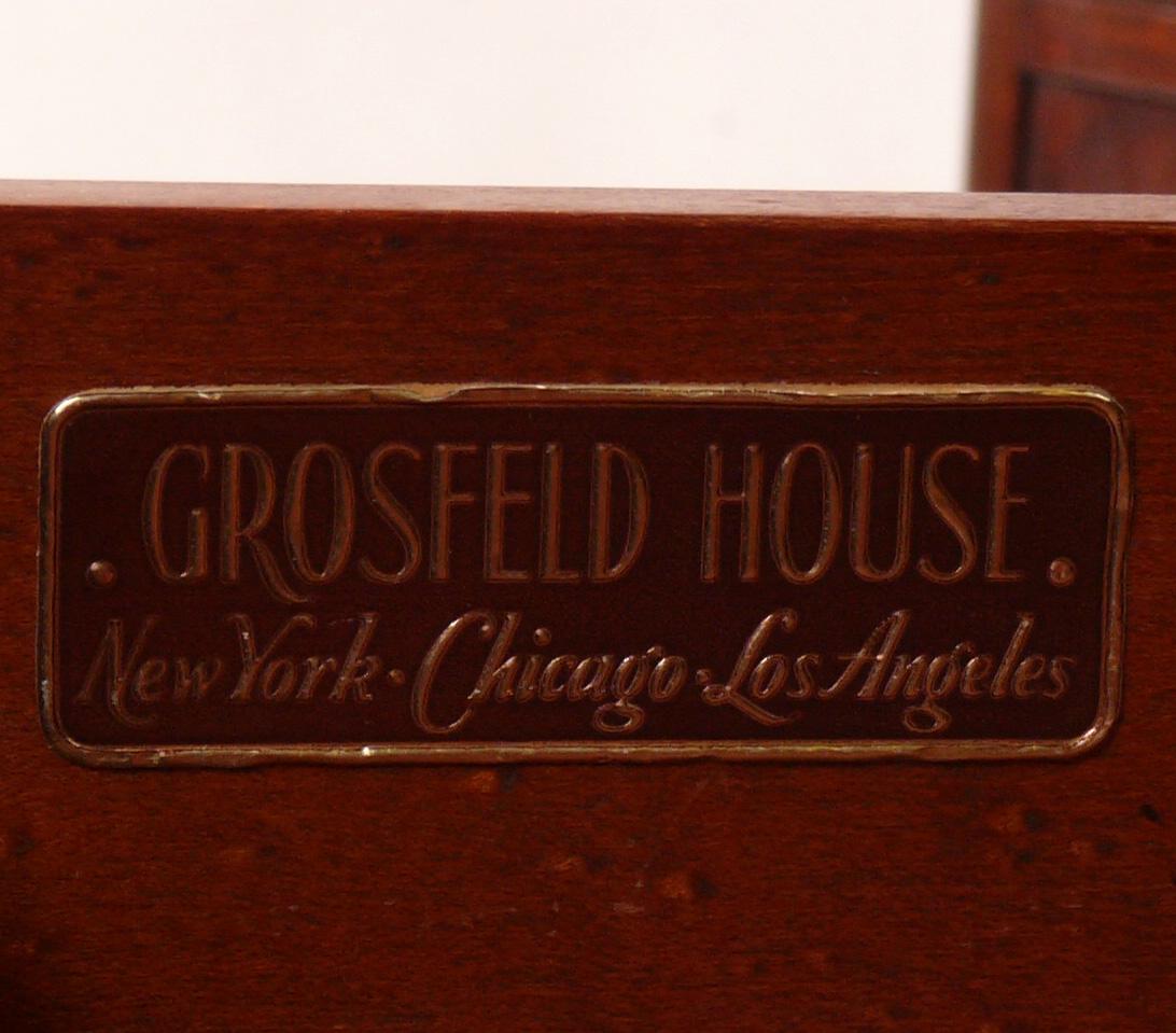 Paar Grosfeld House-Nachttische (amerikanisch) im Angebot