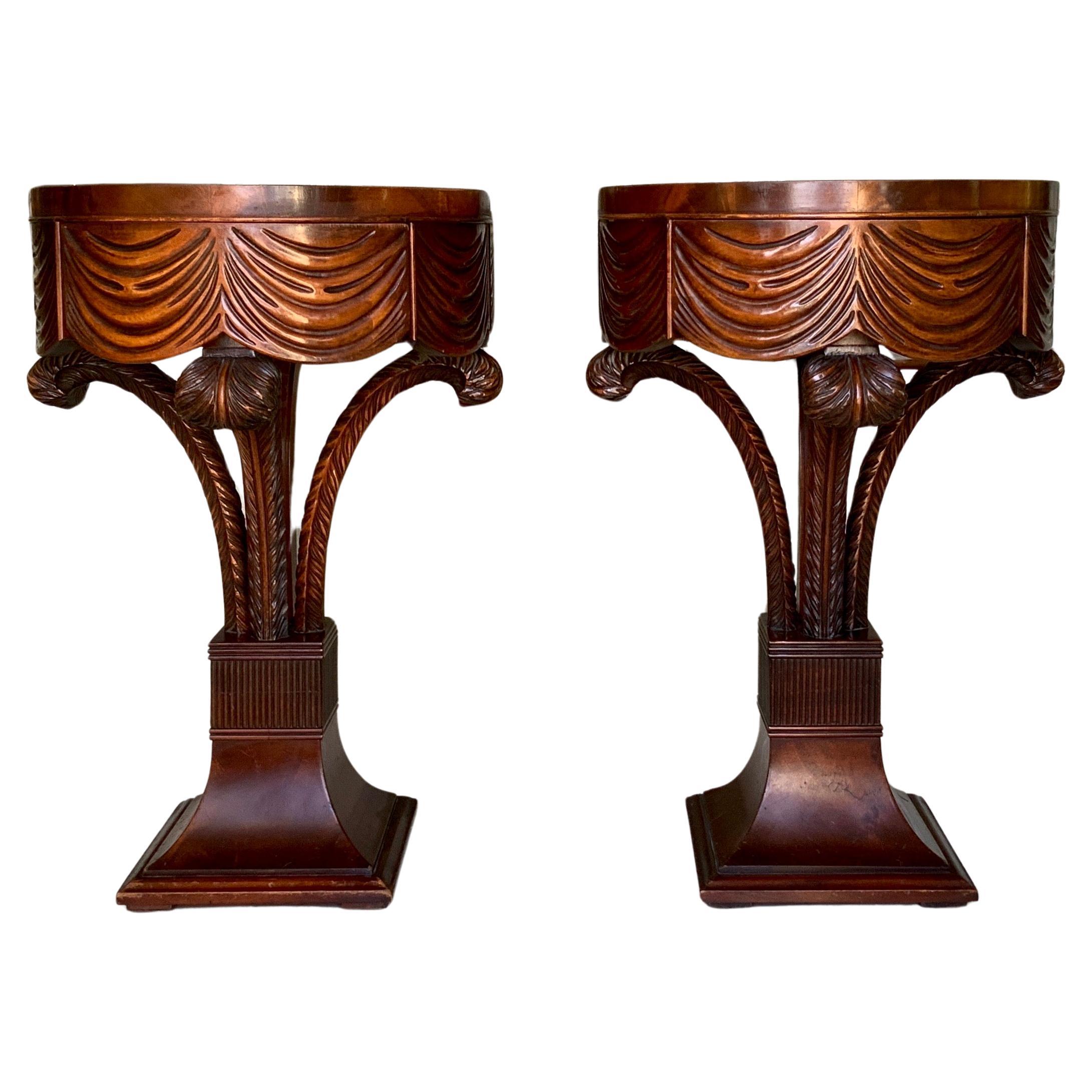 Paire de tables d'appoint drapées Grosfeld House Tables de nuit Hollywood Regency en vente