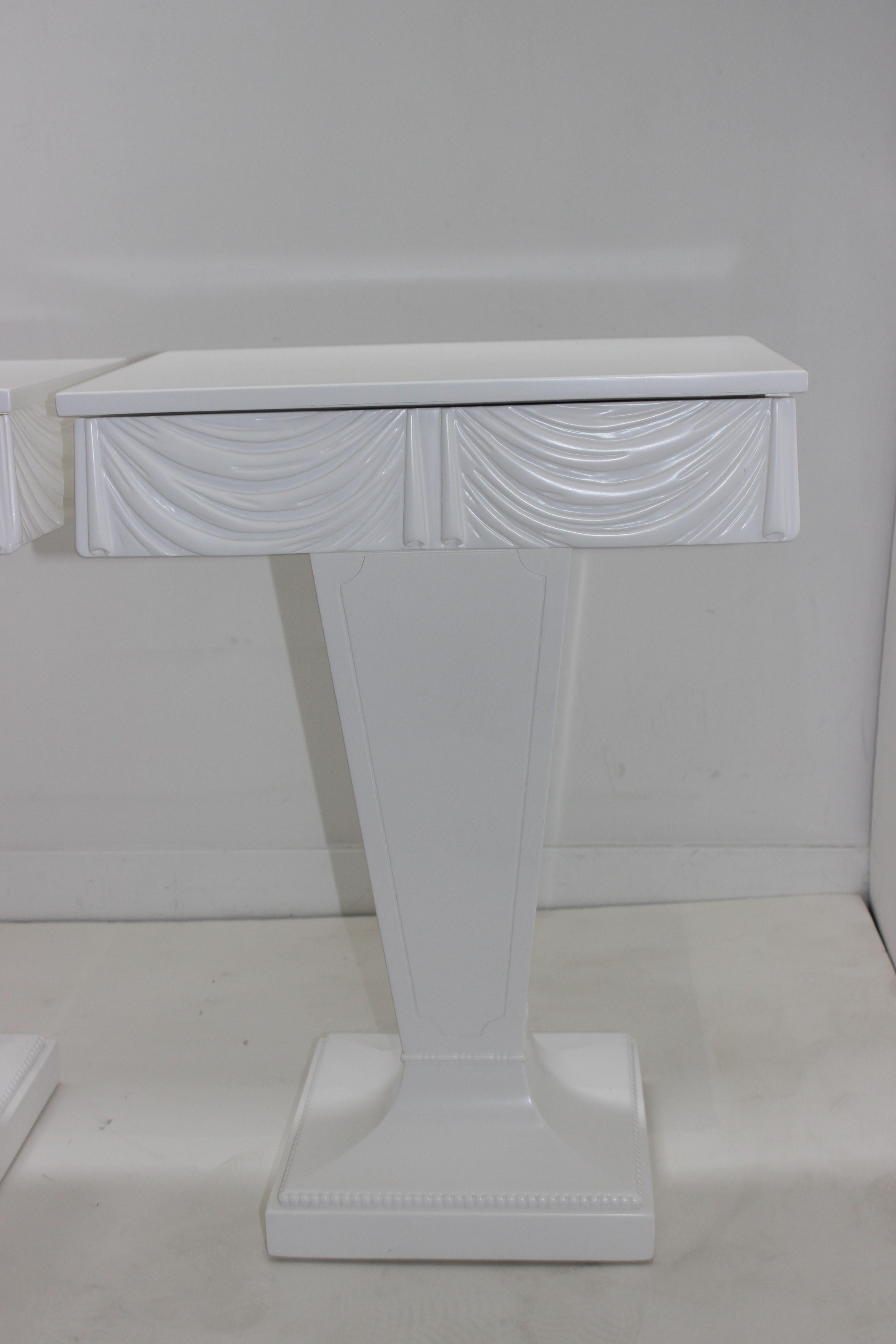 Fabulous 1930s Grosfeld house nightstands Palm Beach white drapery Hollywood Regency, a pair from a Palm Beach master suite.

Could also be used as side tables.

These have been professionally cleaned and restored as well as painted the original