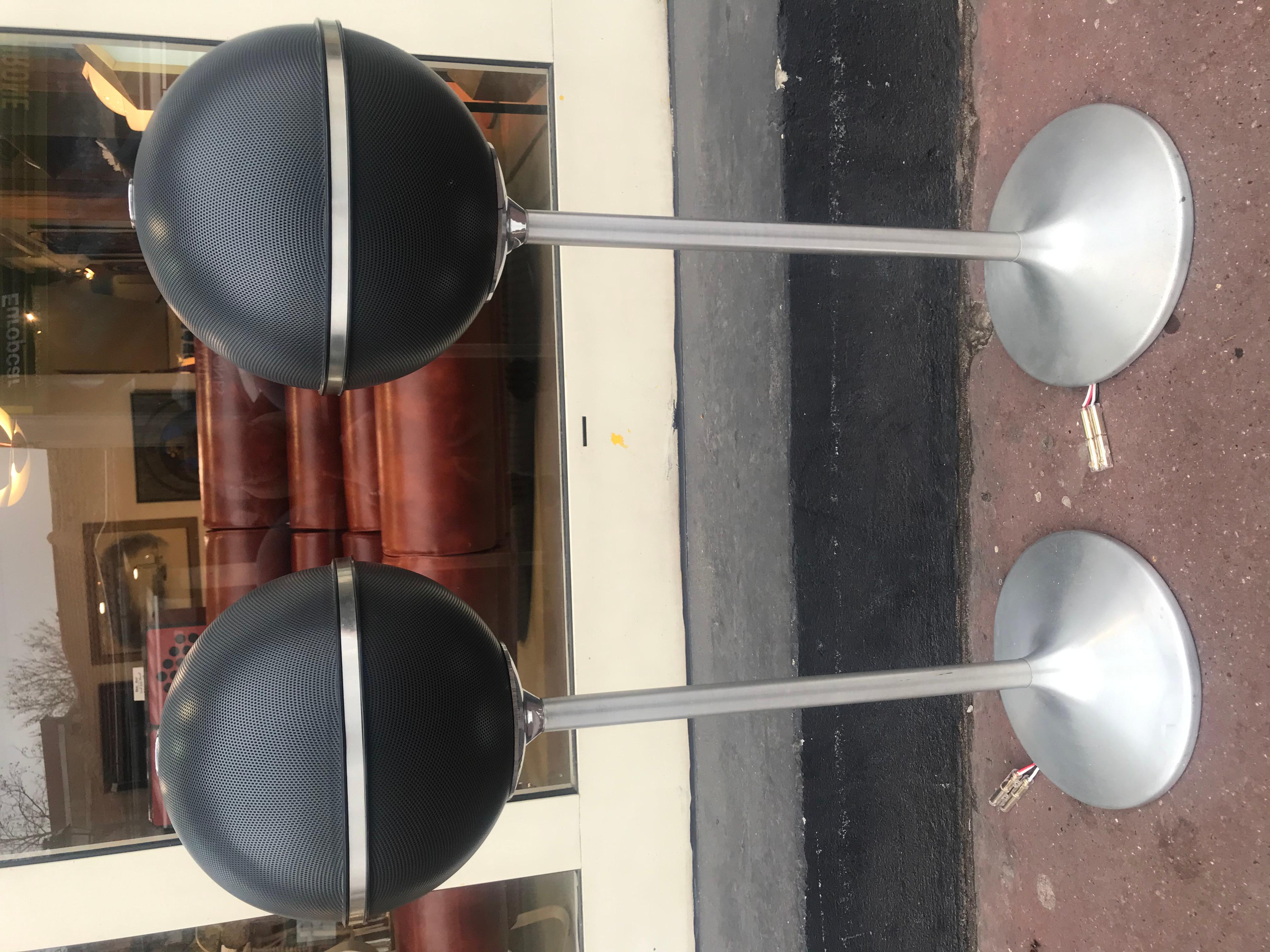 Pair of Grundig Audiorama 6000 black on tulip high aluminum foot with silver metal bands outline.
Four functional loudspeakers per speaker,
circa 1976.
Weight approximate 6 kg each
Measures: Height 80 cm
Diameter 26 cm
revised for 450