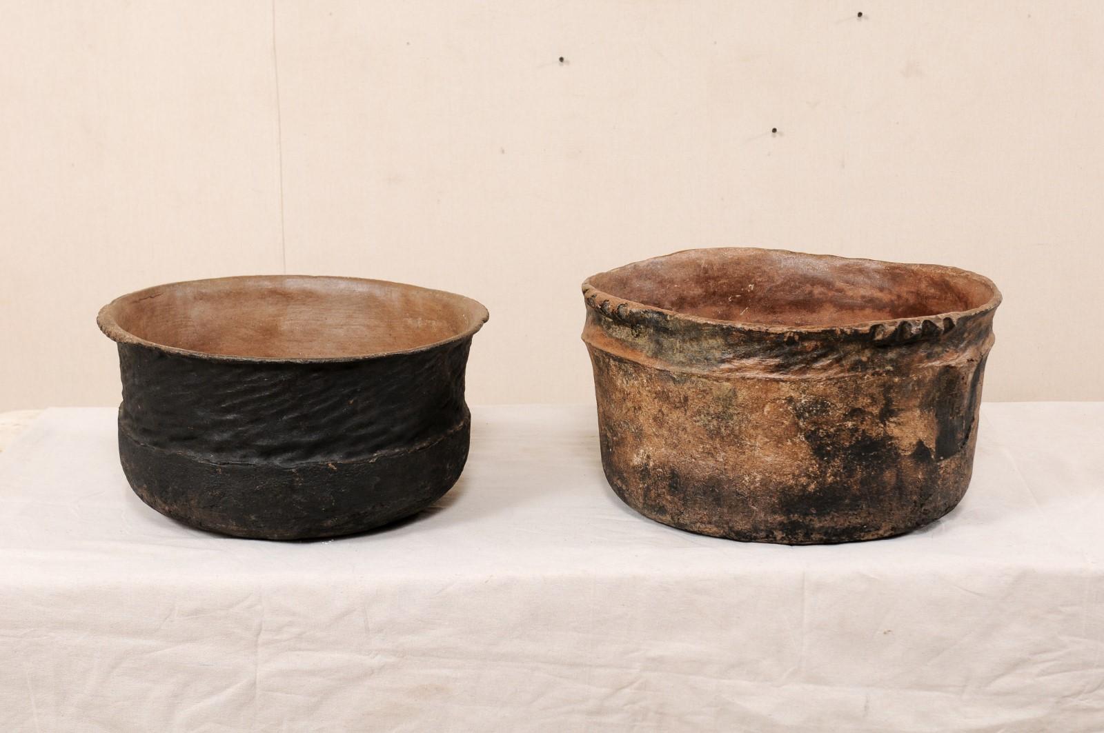 Spanish Colonial Pair of Guatemalan Clay Cooking Pots from the Early 20th Century For Sale