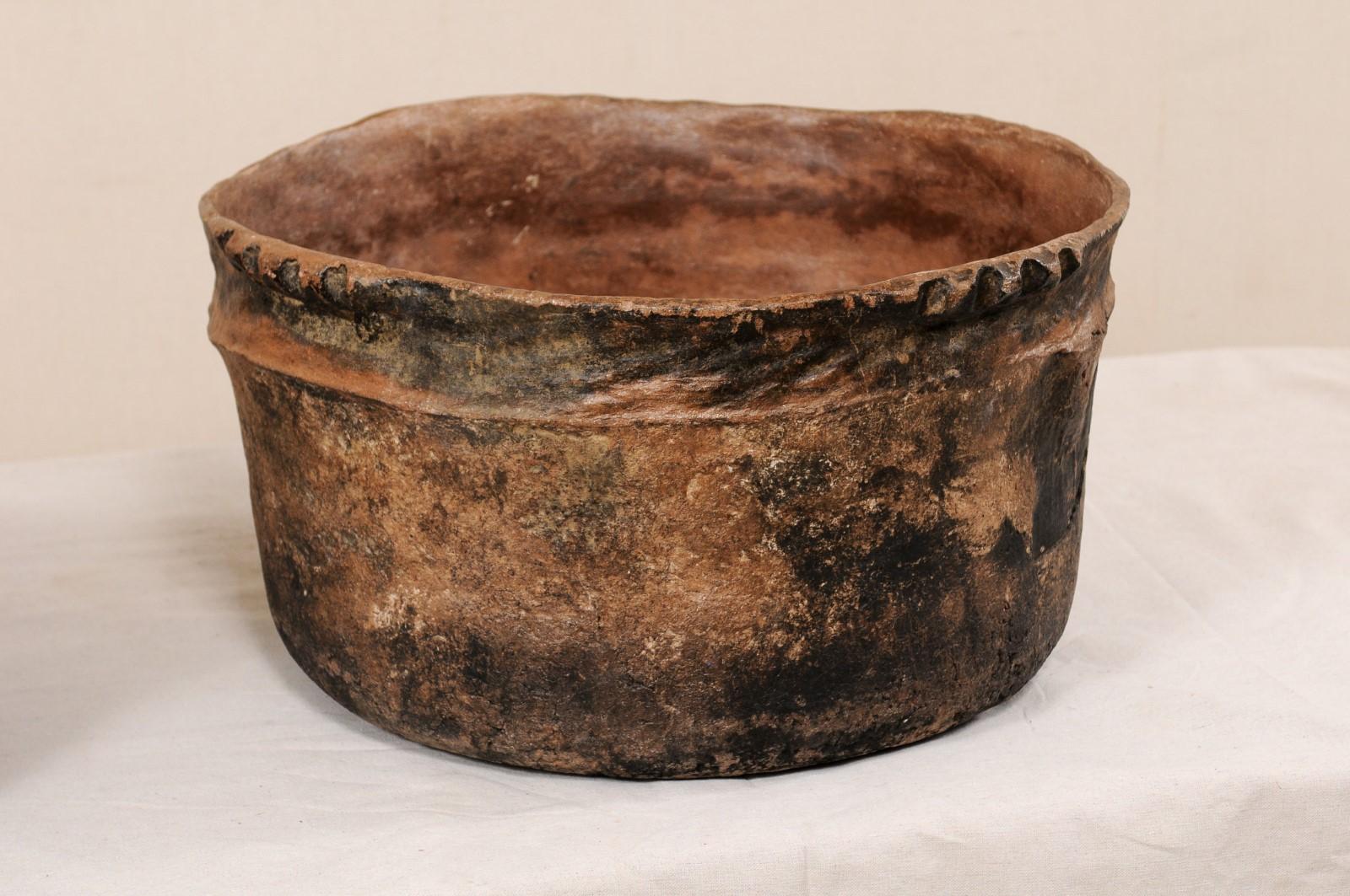 Pair of Guatemalan Clay Cooking Pots from the Early 20th Century For Sale 1