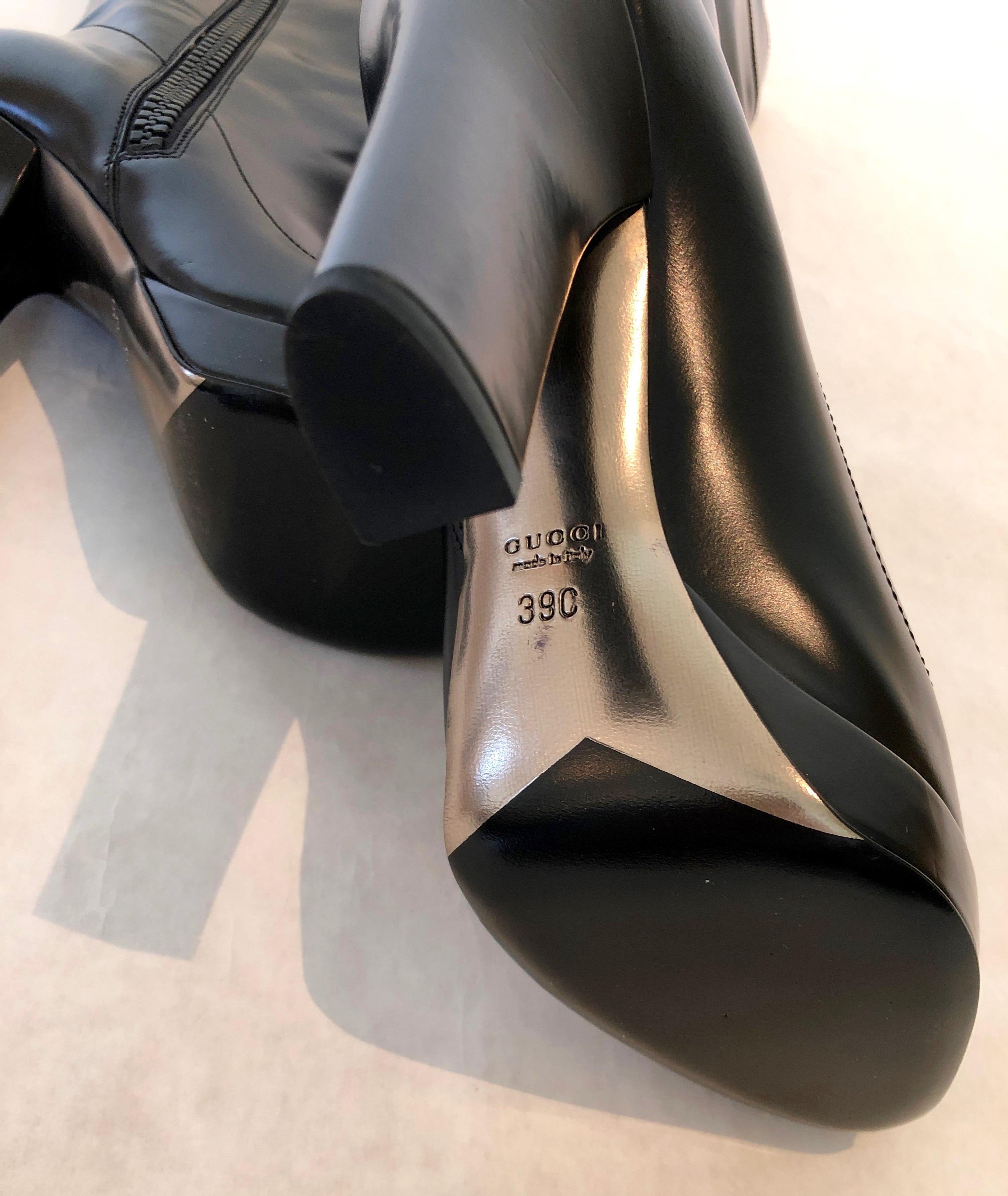 Pair of Gucci Shiny Black Side Zip Pointy Toe Platform and Heeled Knee Boots For Sale 12