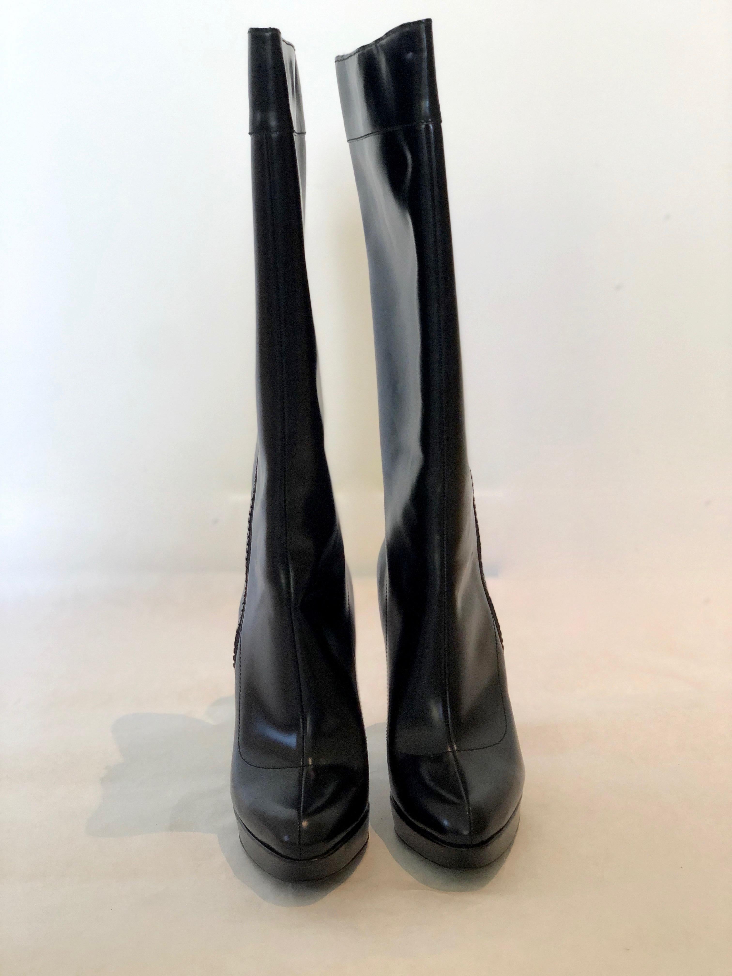 Make:  Gucci
Place of Manufacture:  Italy
Size:  39 EU / 9 U.S.
Materials:  Leather
Color:  Black
Style:  Shiny black side zip pointy toe platform with 4