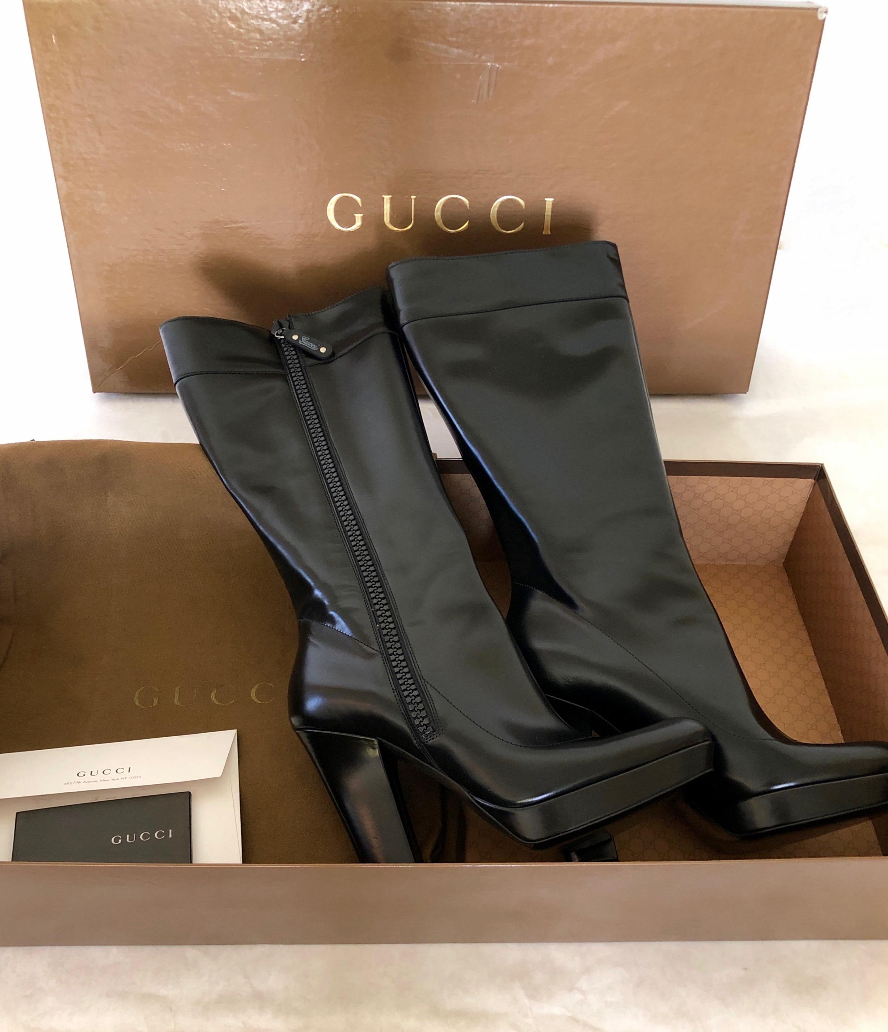 Pair of Gucci Shiny Black Side Zip Pointy Toe Platform and Heeled Knee Boots For Sale 13