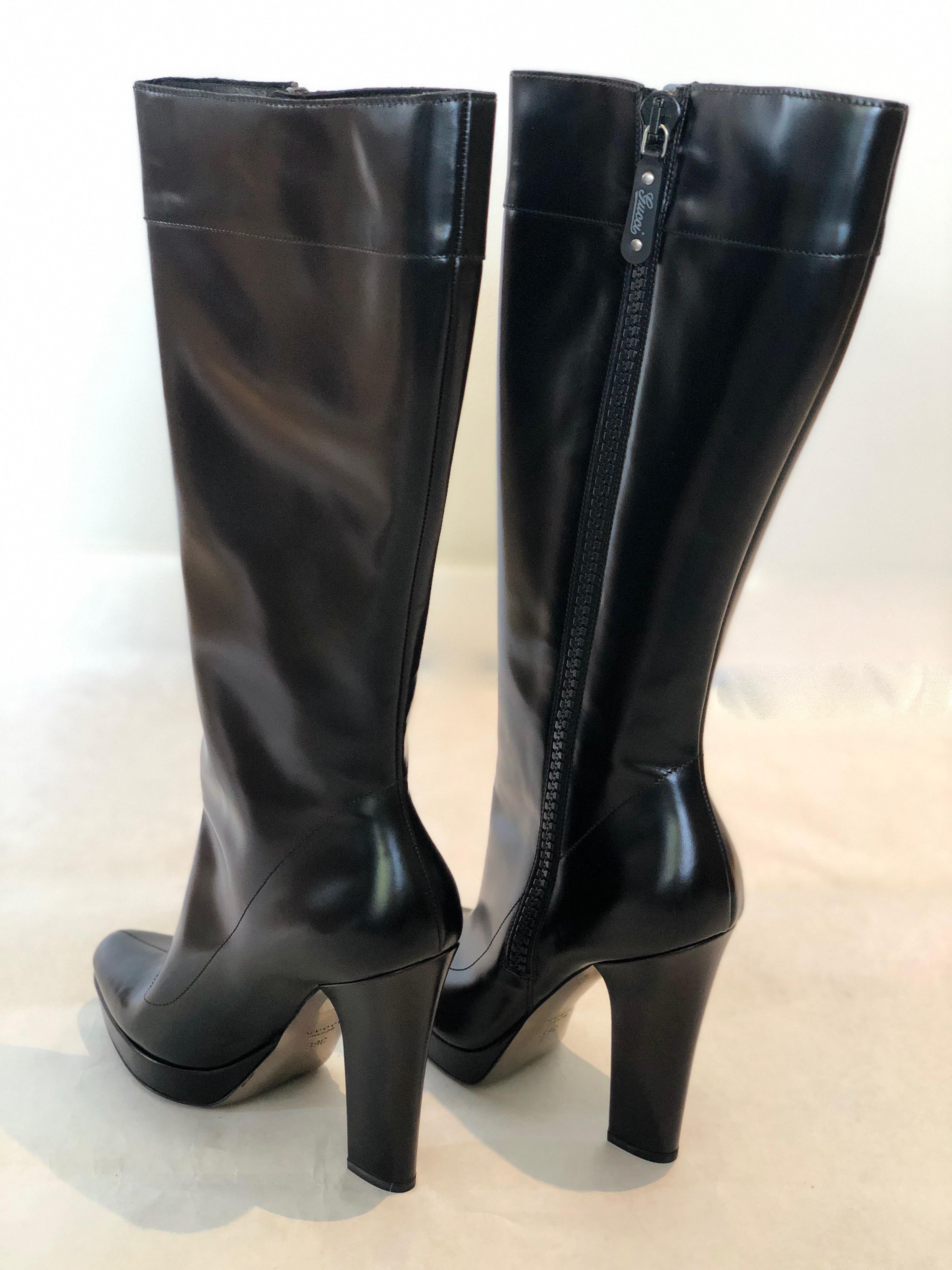 Pair of Gucci Shiny Black Side Zip Pointy Toe Platform and Heeled Knee Boots For Sale 1