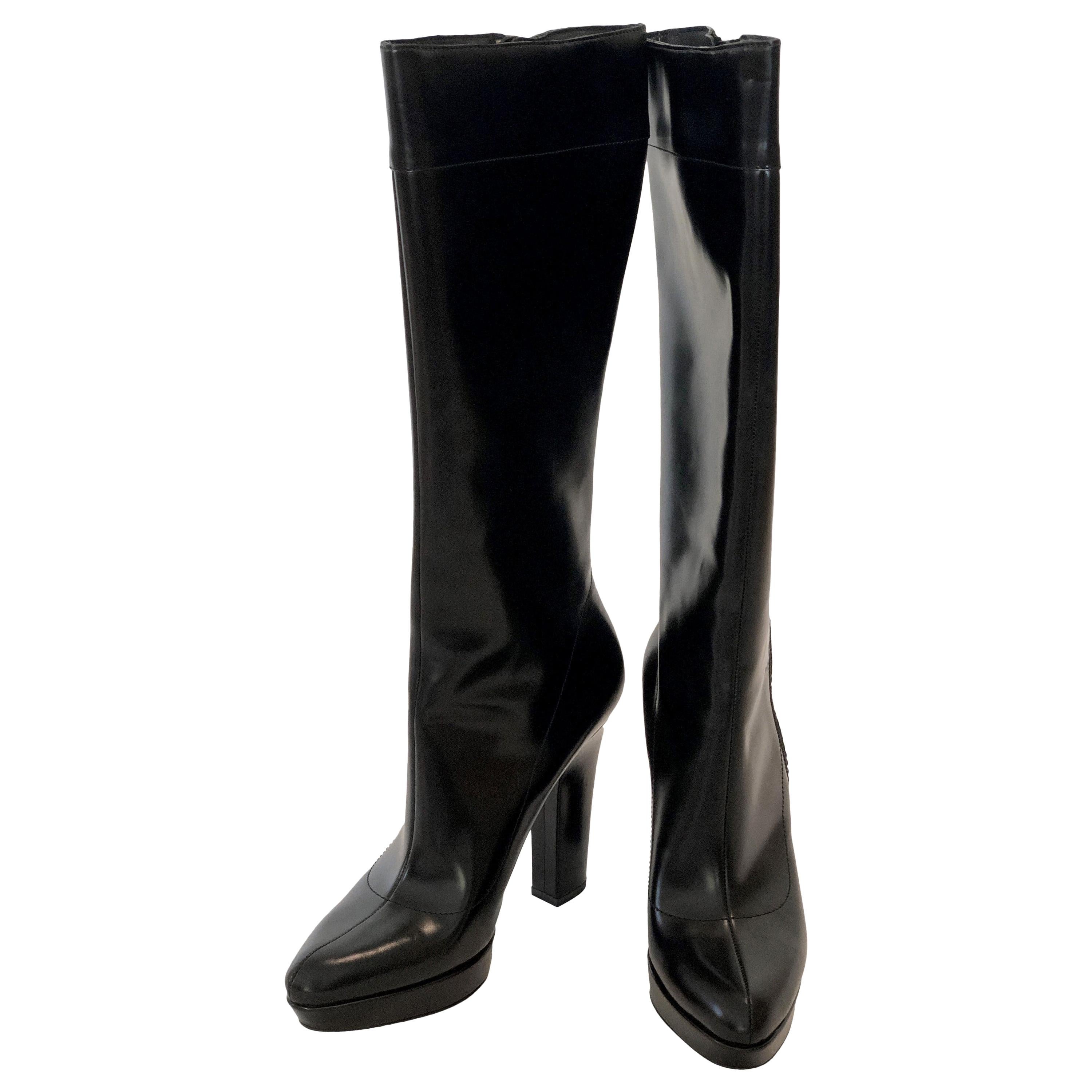 Pair of Gucci Shiny Black Side Zip Pointy Toe Platform and Heeled Knee Boots For Sale