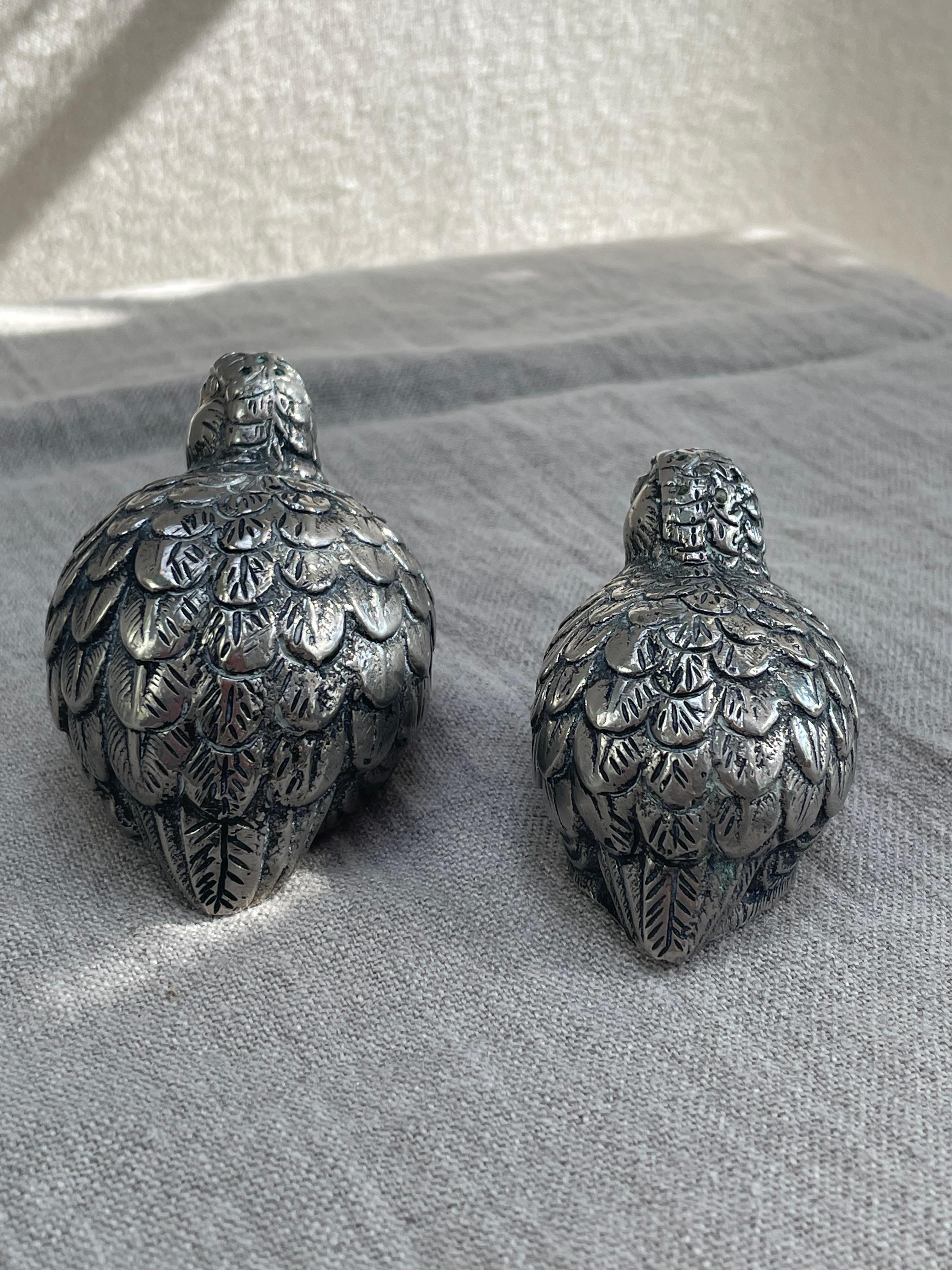 Coppia di Shakers in argento con figure di quaglie, Italia, anni '70 in vendita 1