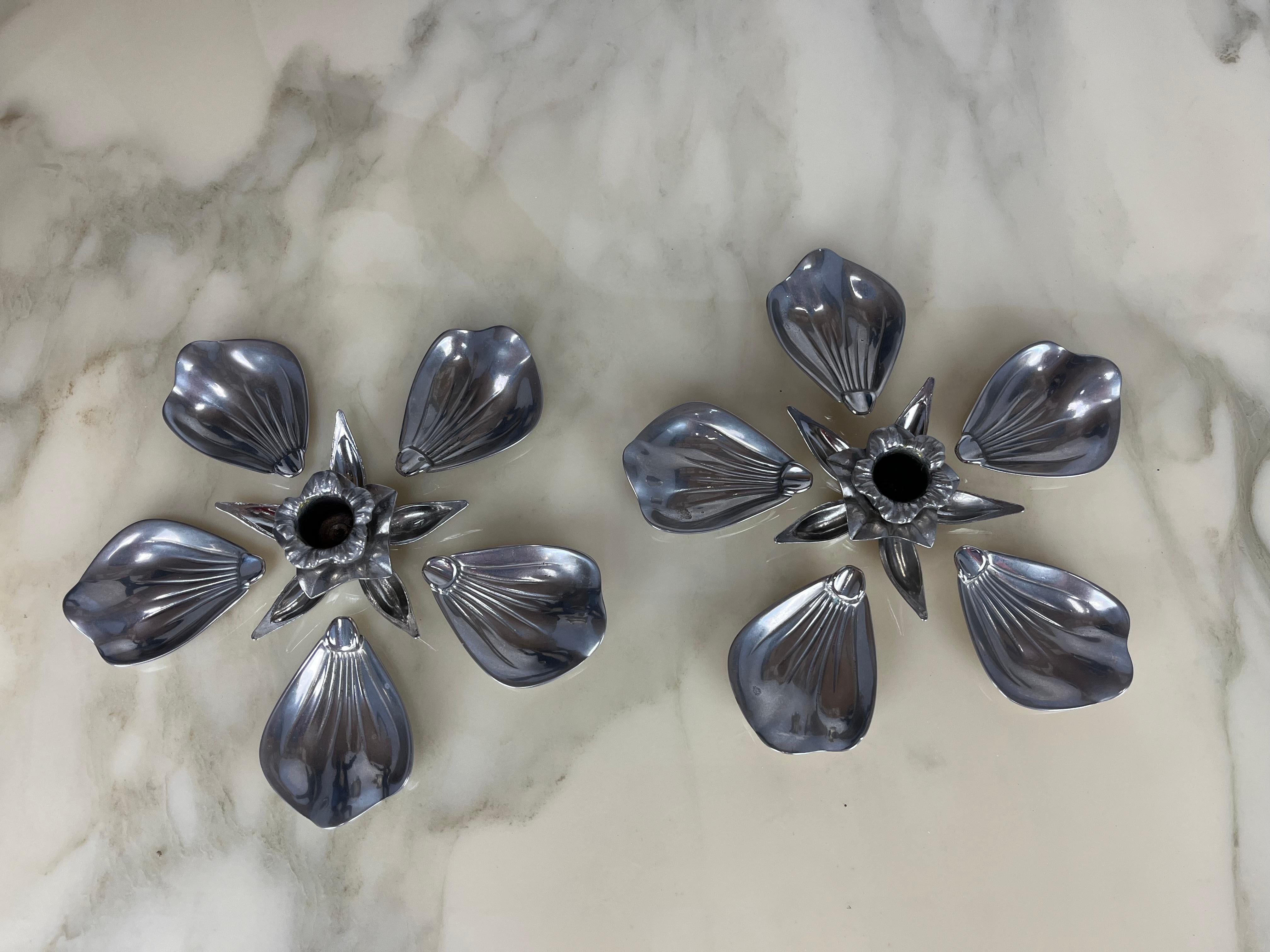 Coppia di portacandele Flower in metallo argentato di Gucci con posacenere a petali, anni '60 in vendita 5